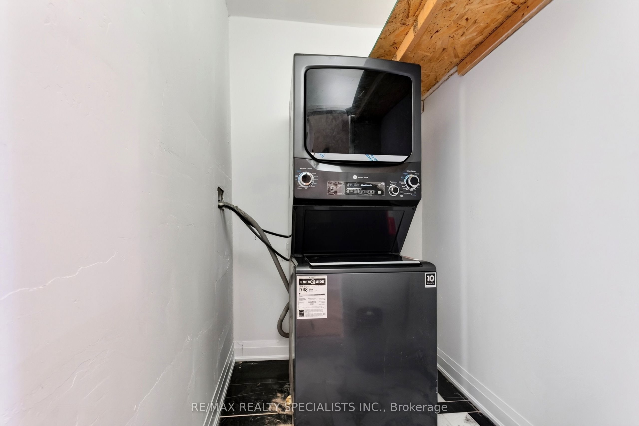 4134 Clevedon Drive Property Photo 7