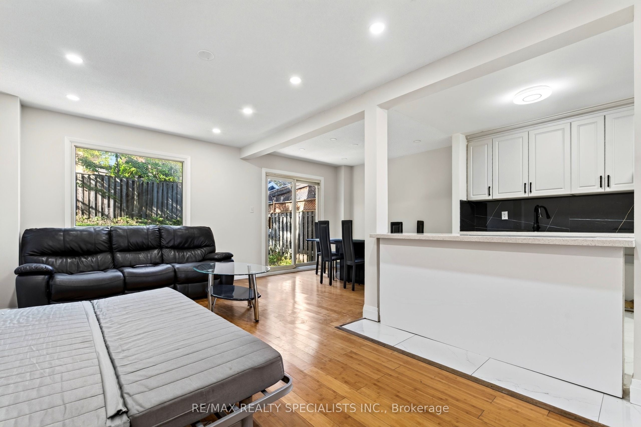 4134 Clevedon Drive Property Photo 10