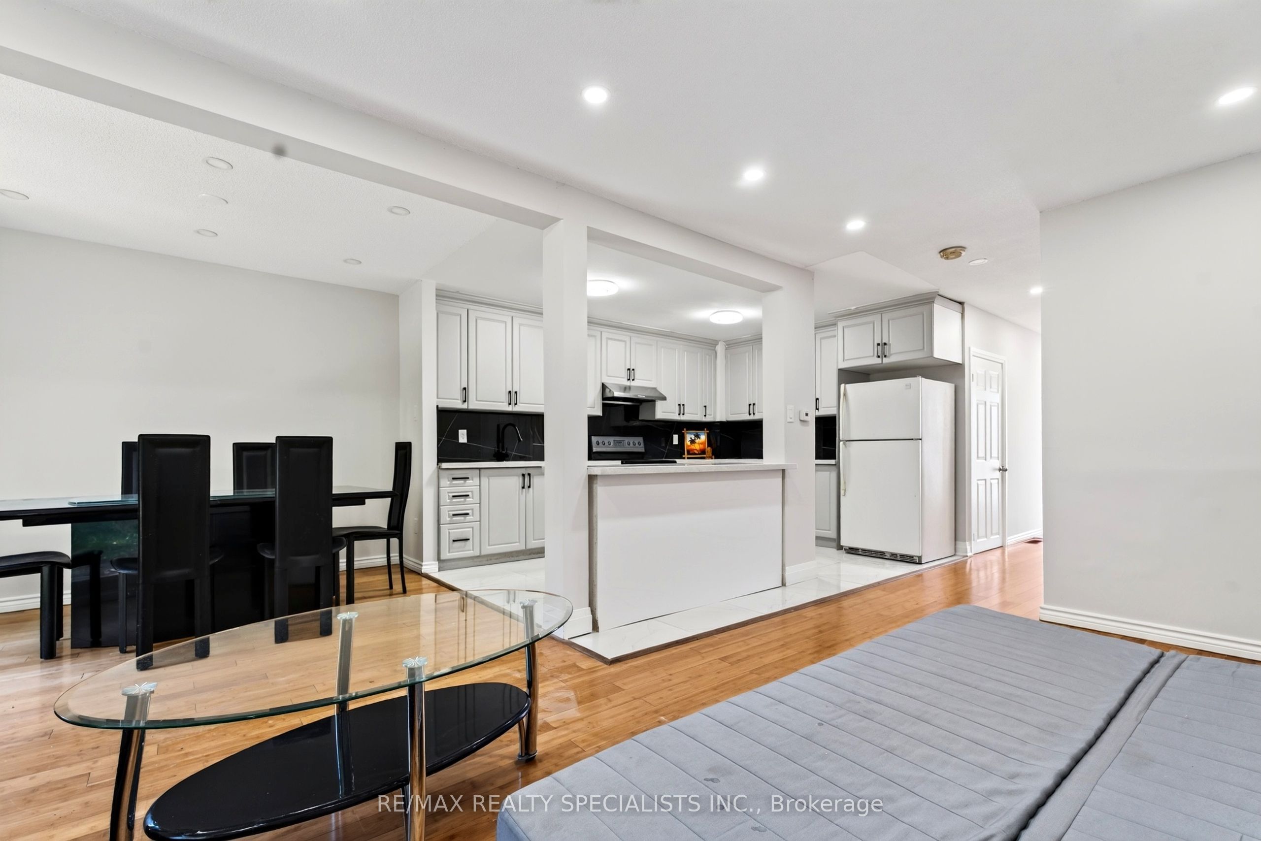 4134 Clevedon Drive Property Photo 12