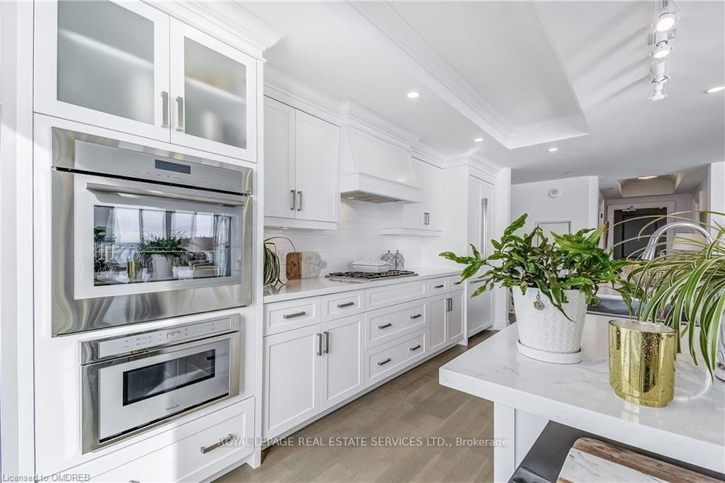 2060 Lakeshore Road 1704 Property Photo 12