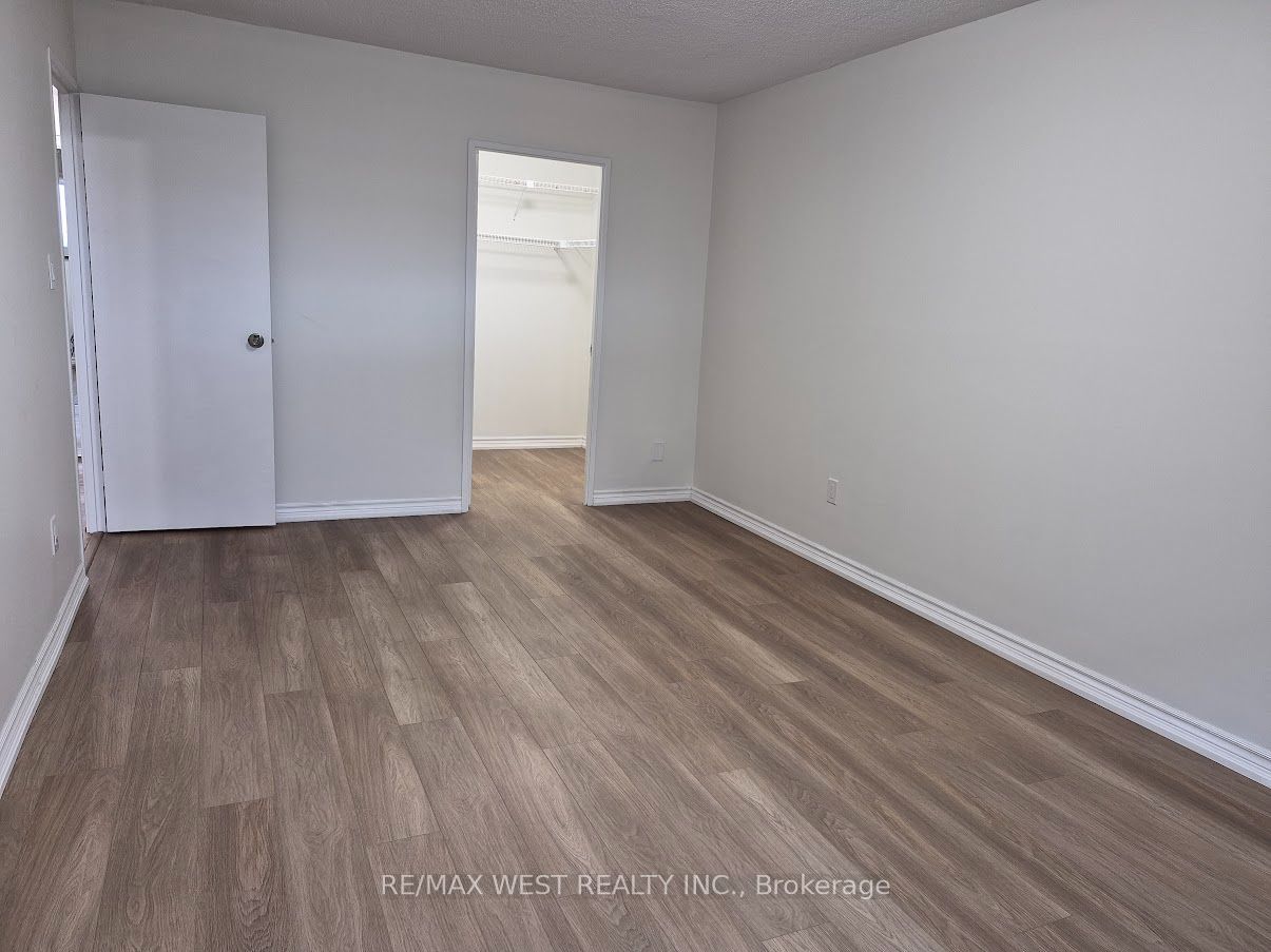 250 Scarlett Road 802 Property Photo 12