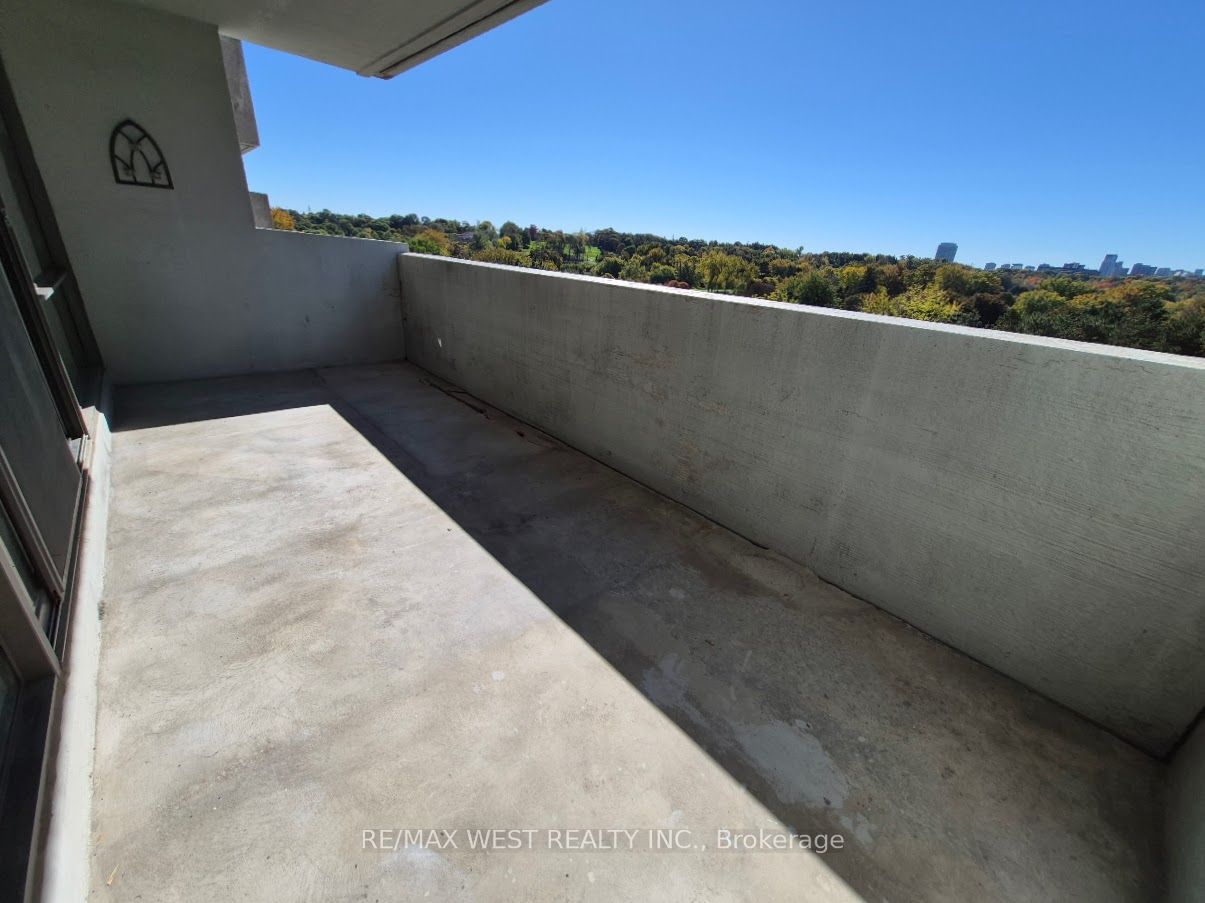 250 Scarlett Road 802 Property Photo 17