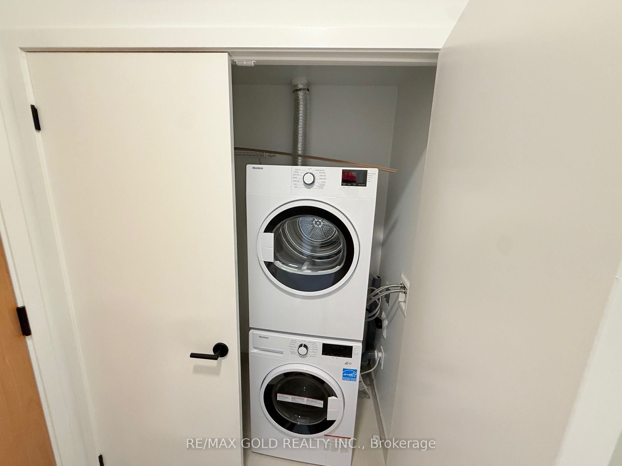 2495 Eglinton Avenue 1407 Property Photo 7