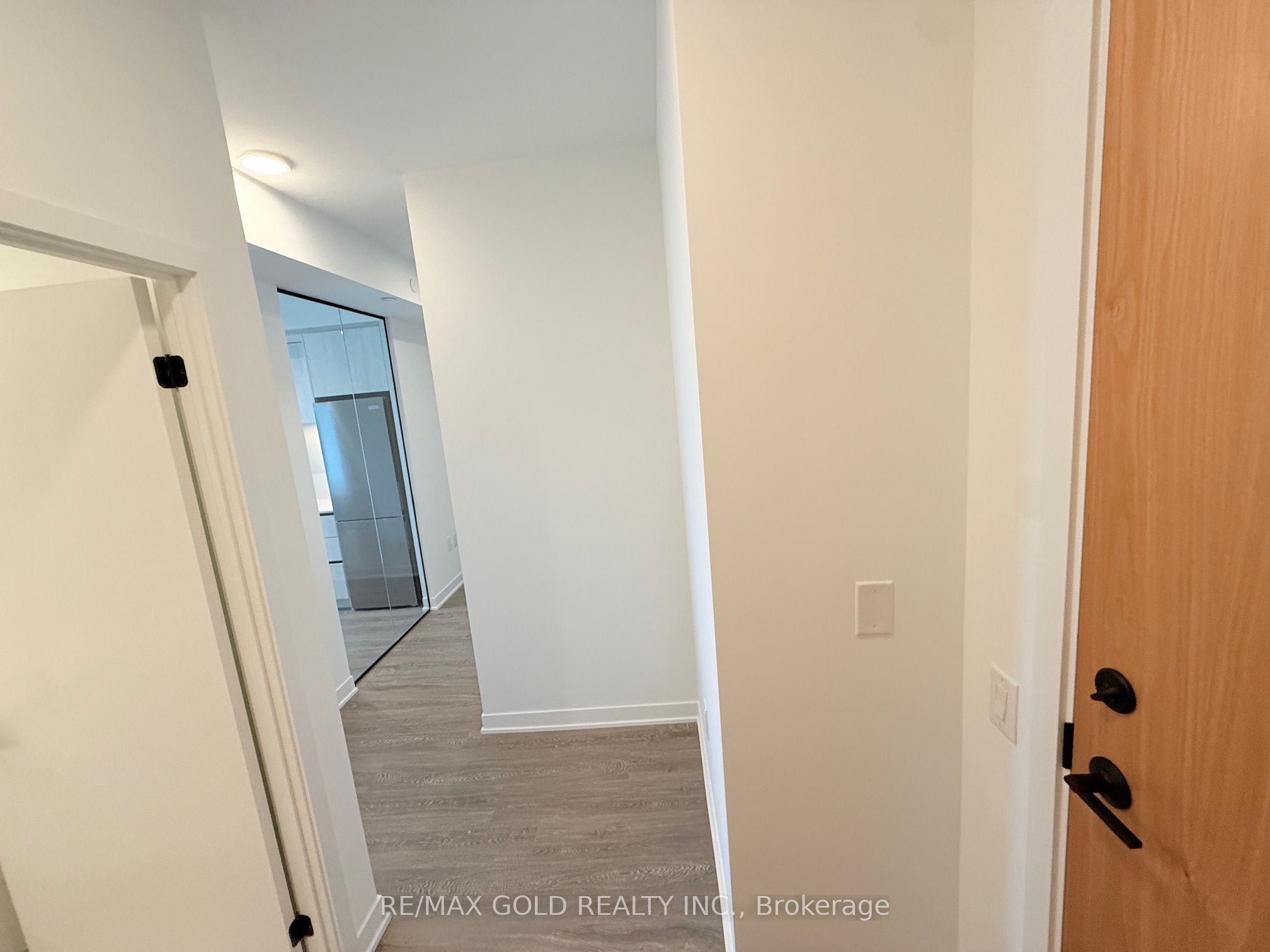 2495 Eglinton Avenue 1407 Property Photo 8