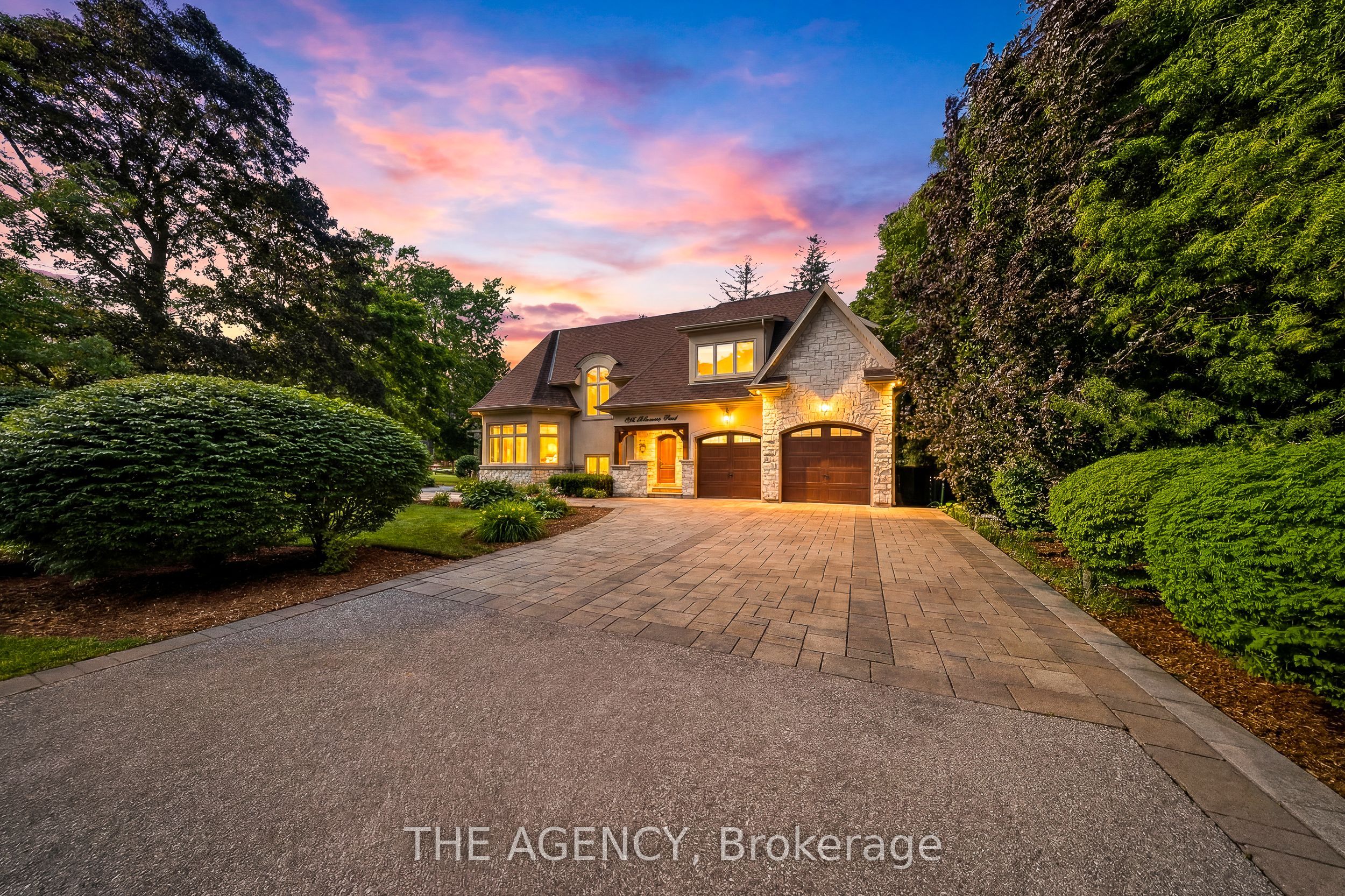 1098 Lakeshore Road W Property Photo 3