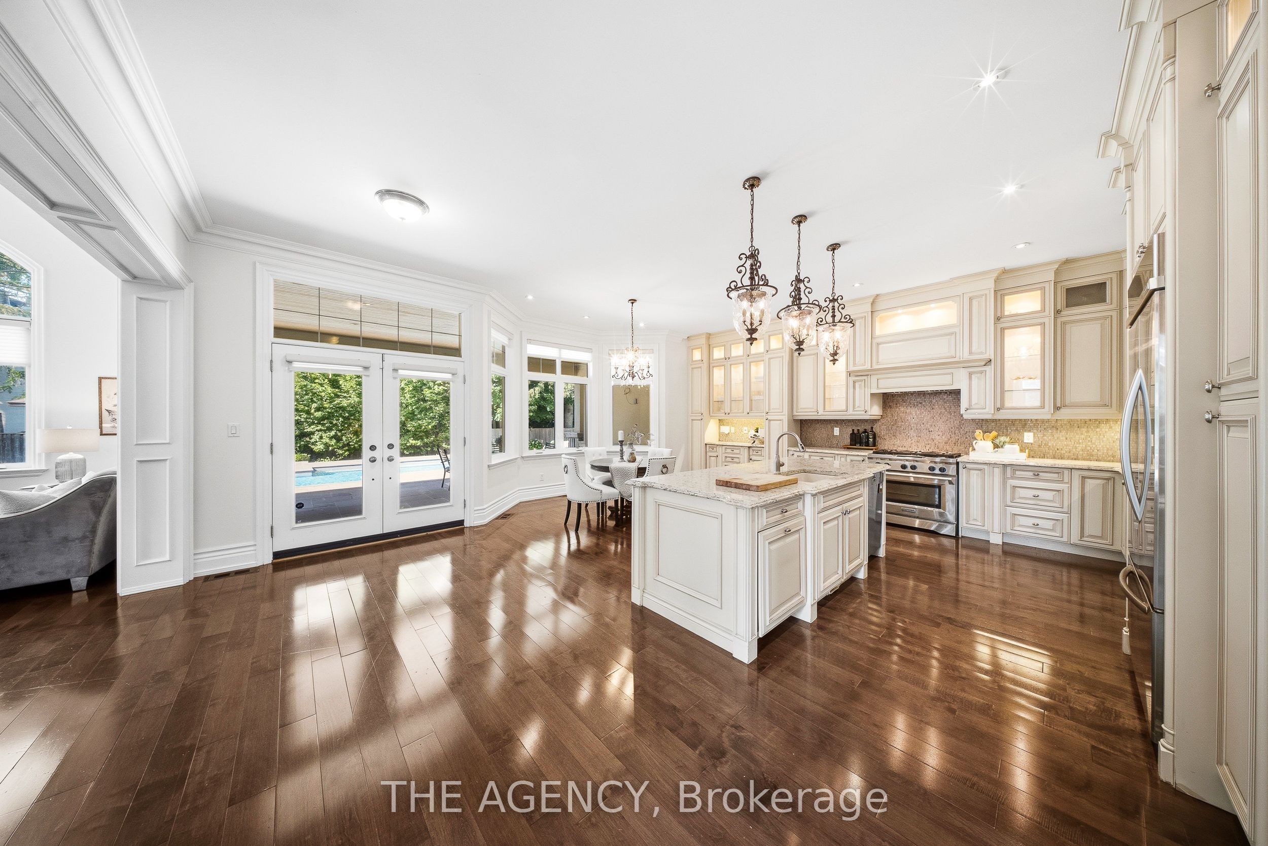 1098 Lakeshore Road W Property Photo 9