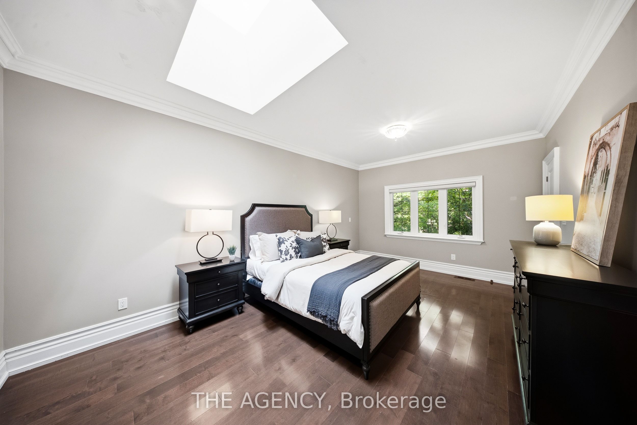 1098 Lakeshore Road W Property Photo 20