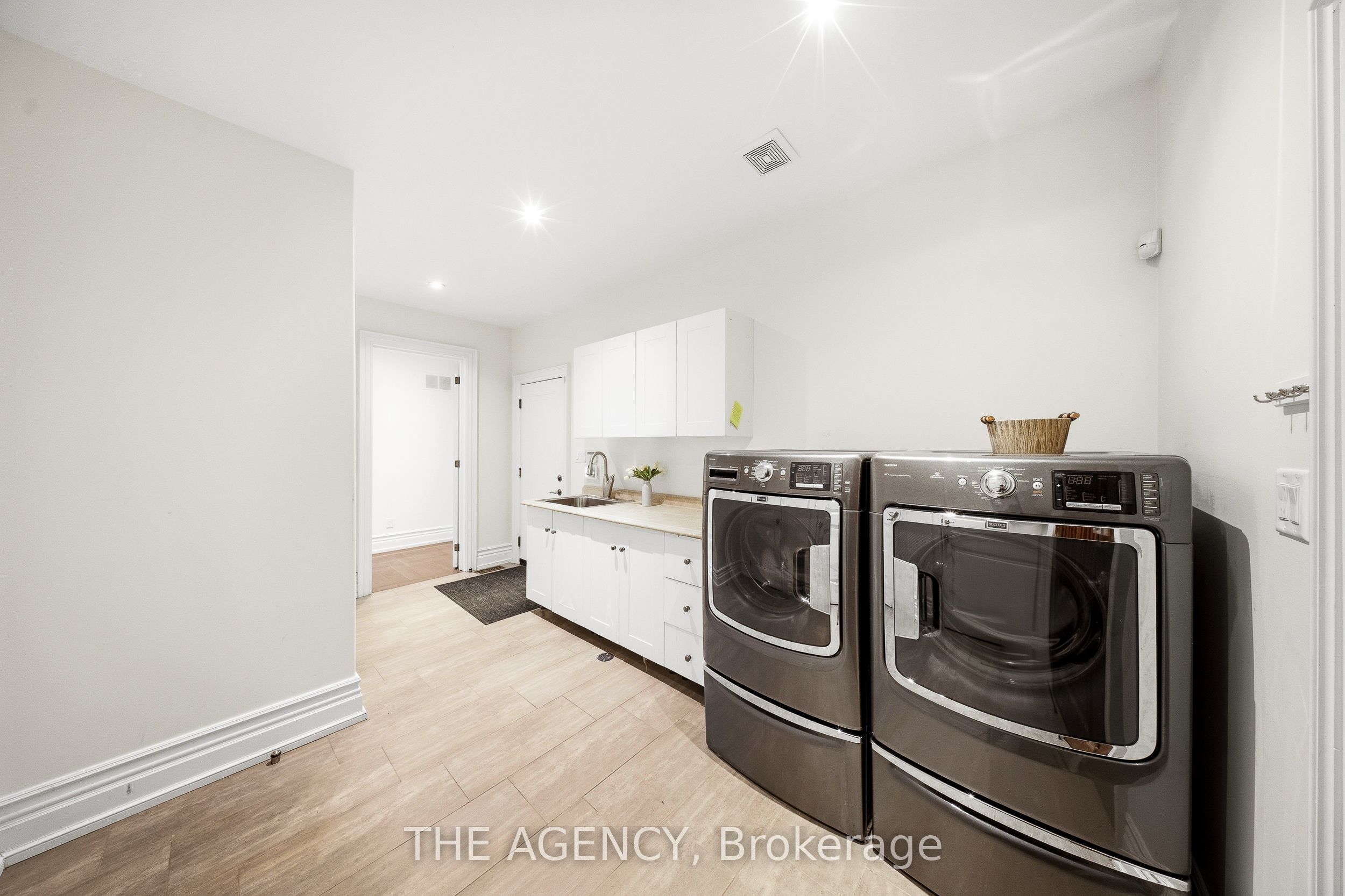 1098 Lakeshore Road W Property Photo 37
