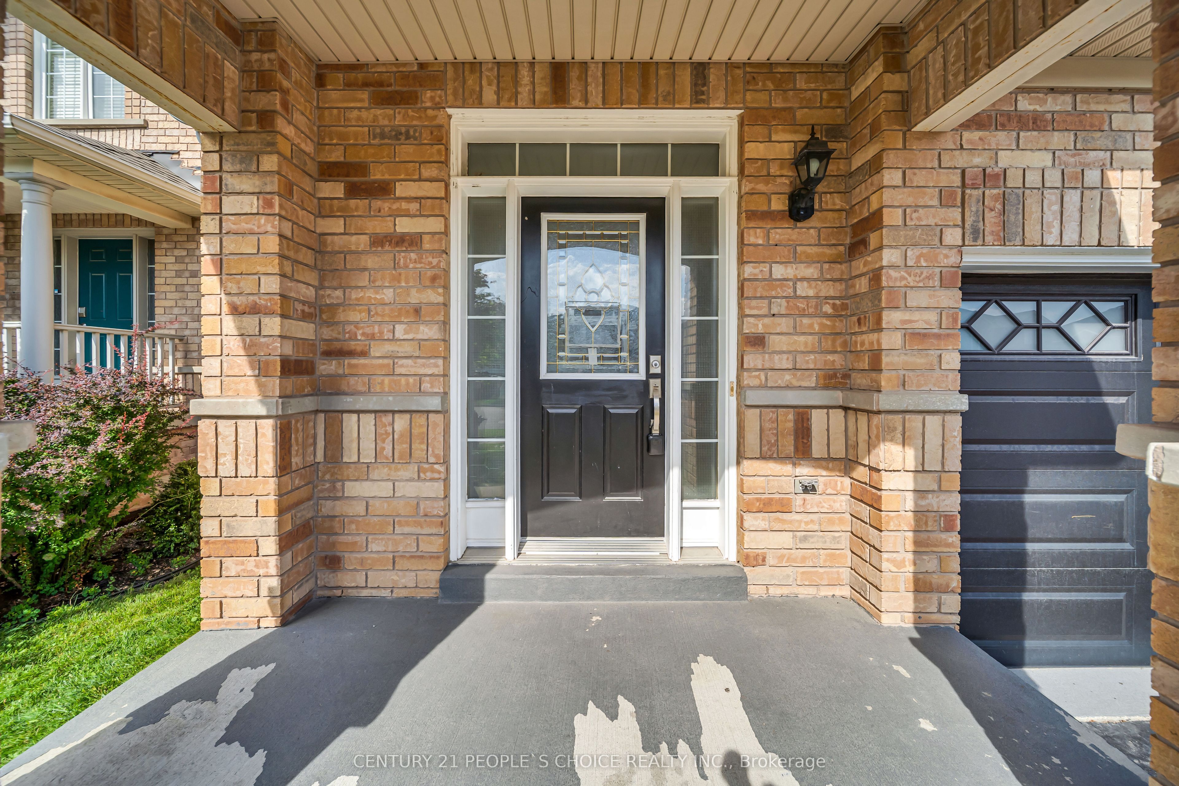 73 Crown Victoria Drive Property Photo 3