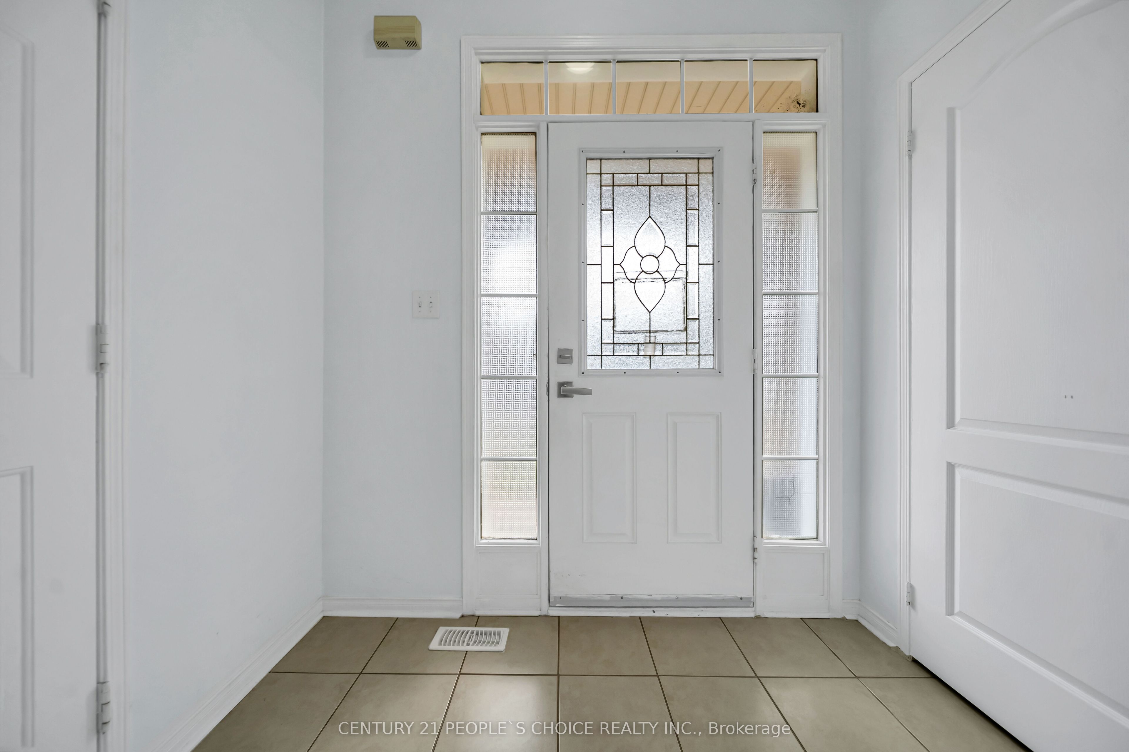 73 Crown Victoria Drive Property Photo 4