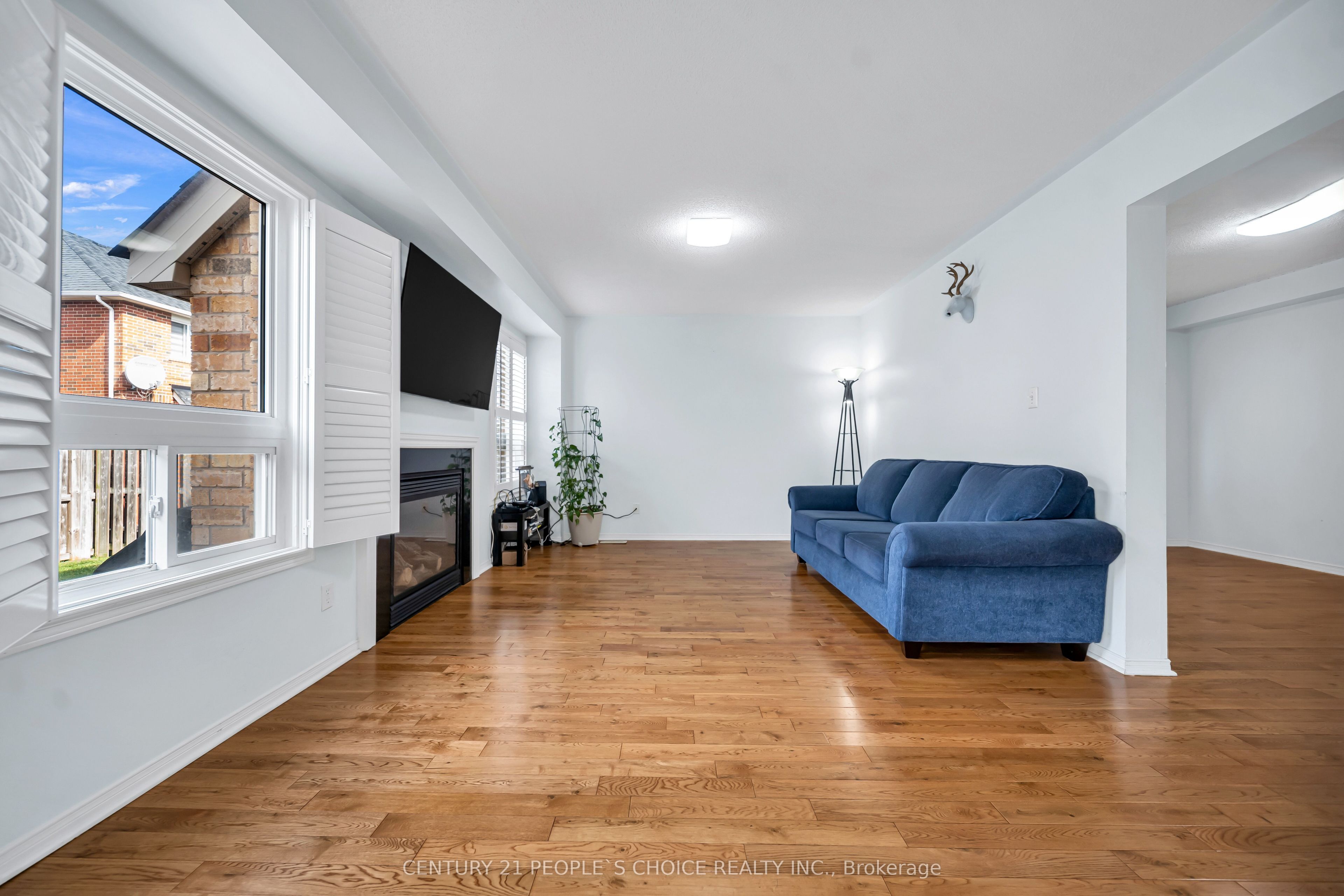 73 Crown Victoria Drive Property Photo 14