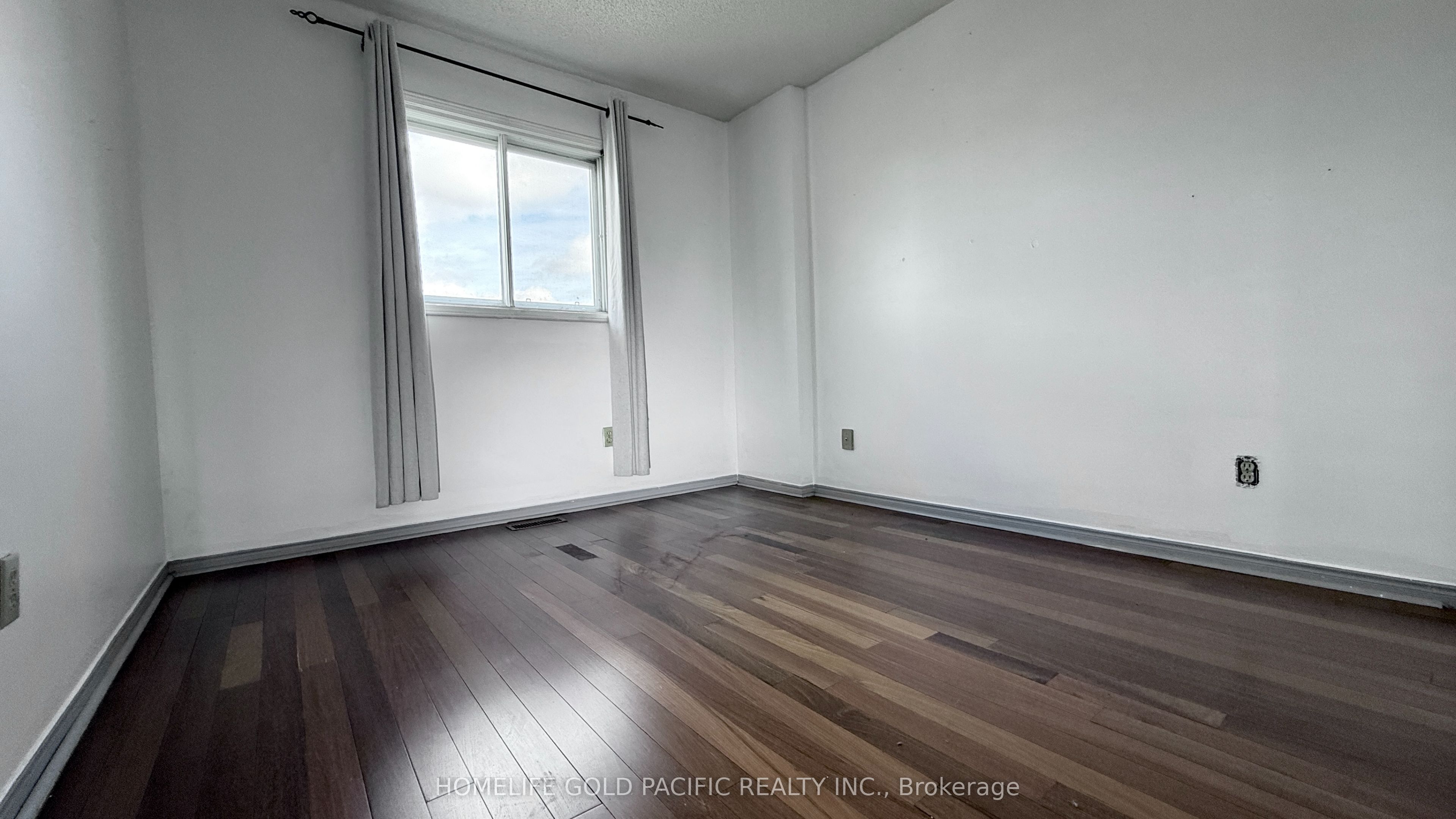5248 Richborough Drive Property Photo 8