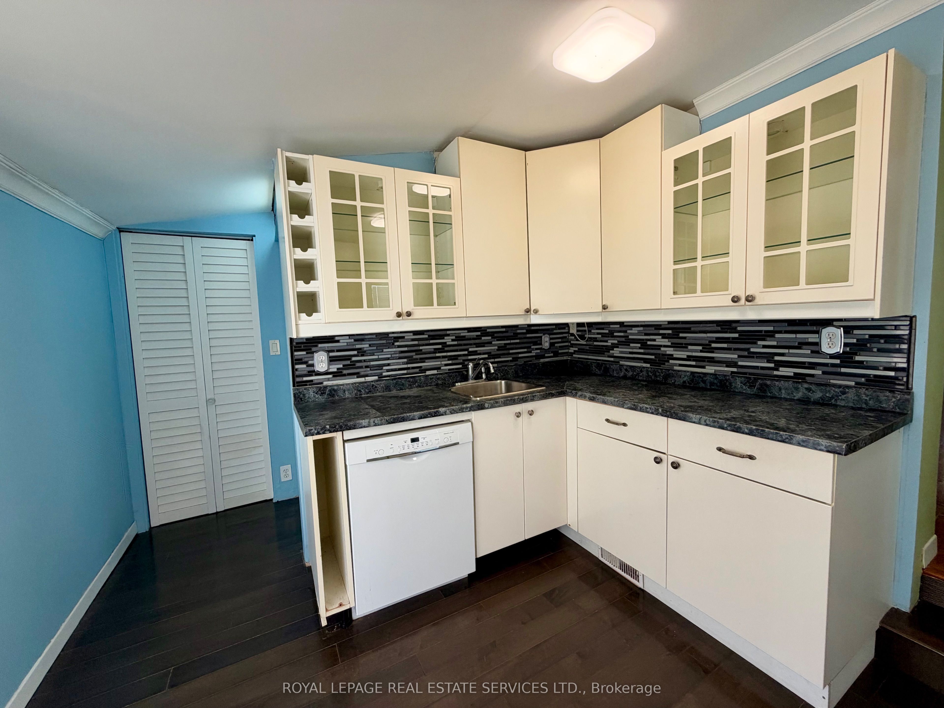 30 College Street Property Photo 13