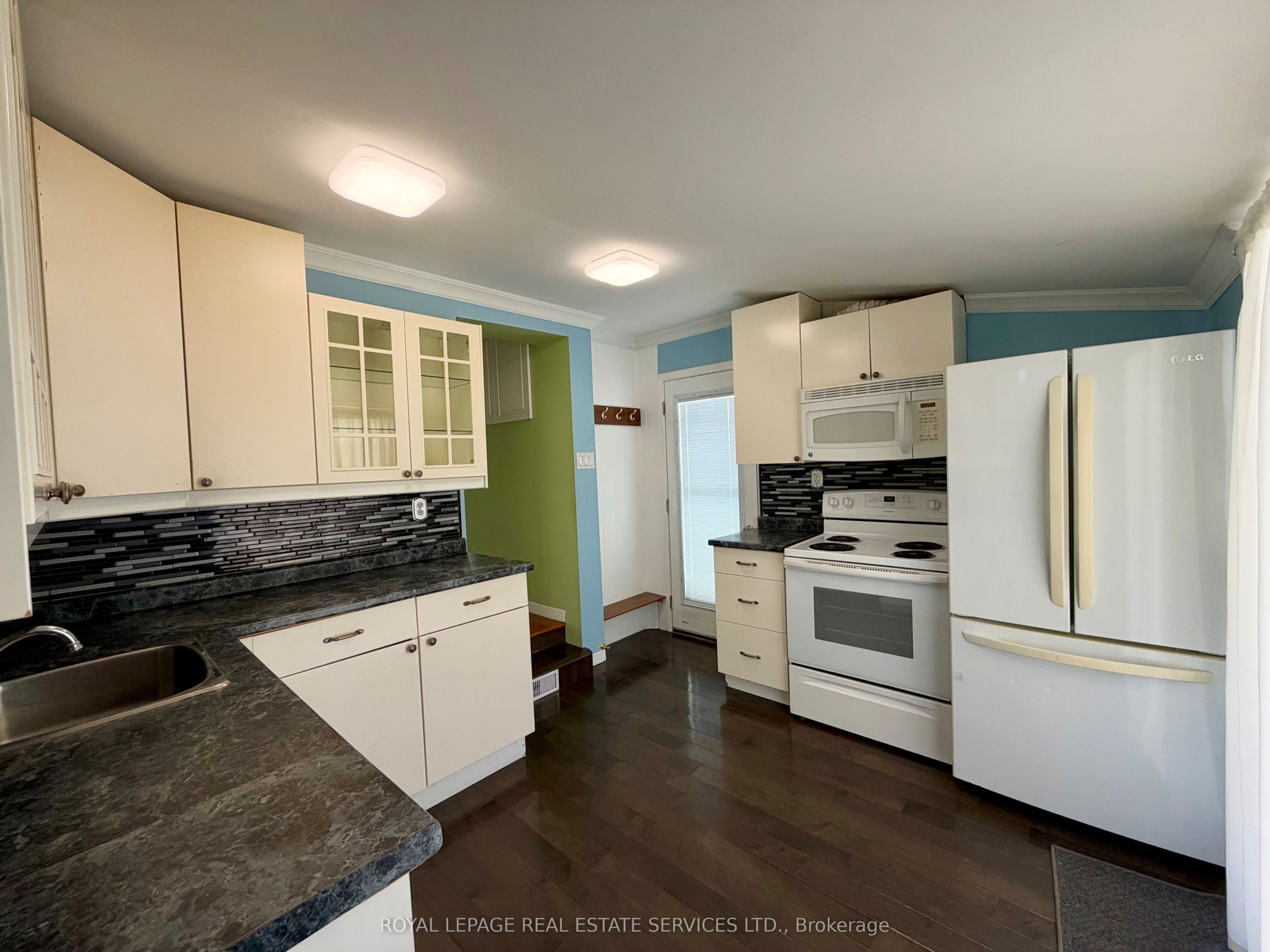 30 College Street Property Photo 14