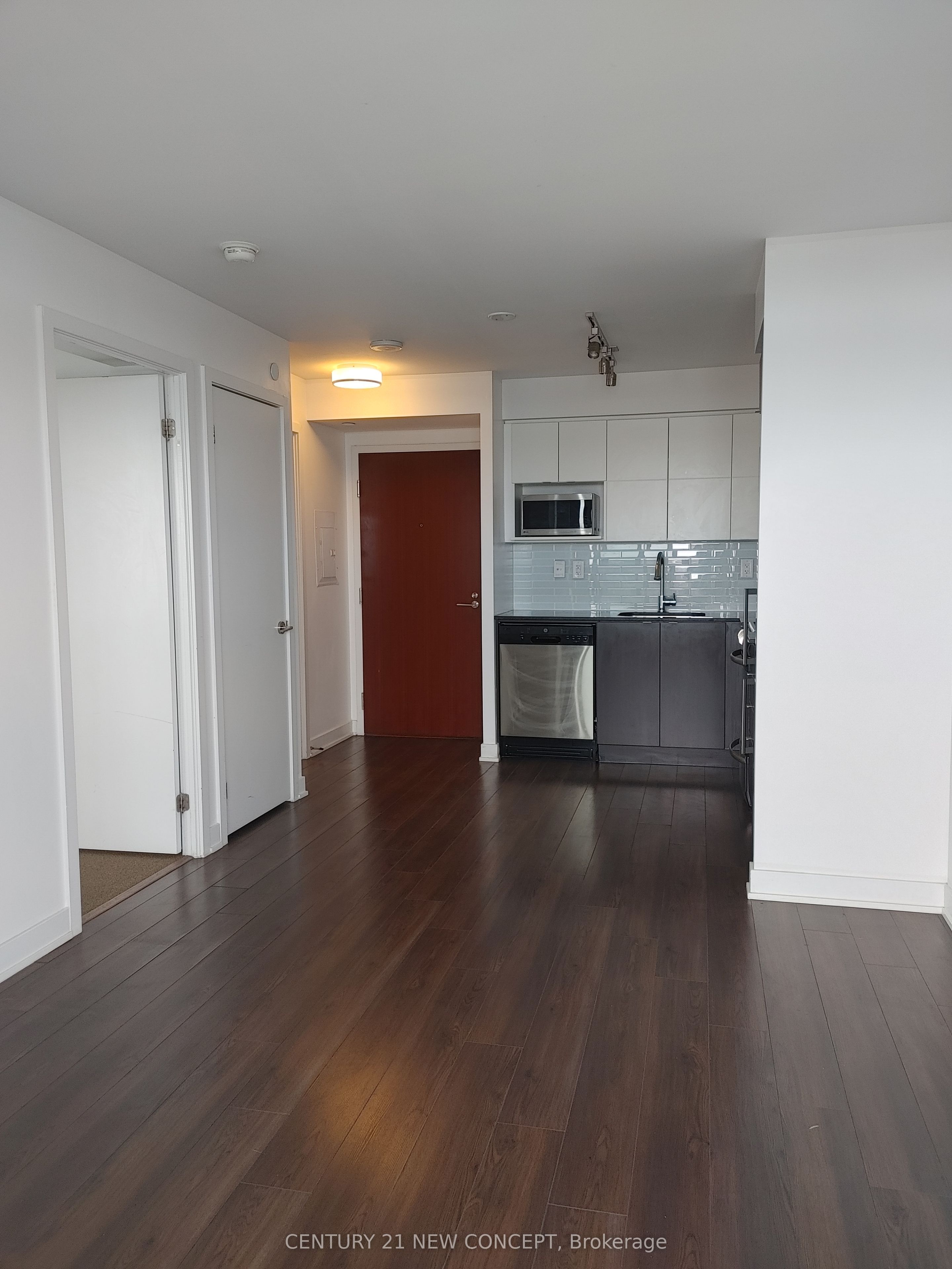 160 Flemington Road 1015 Property Photo 5