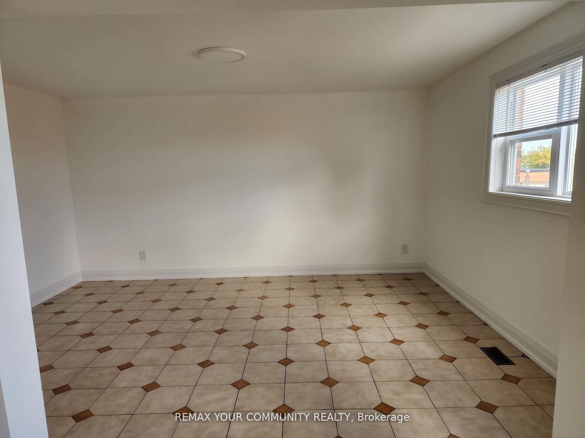 214 Pellatt Avenue Upper Property Photo 9