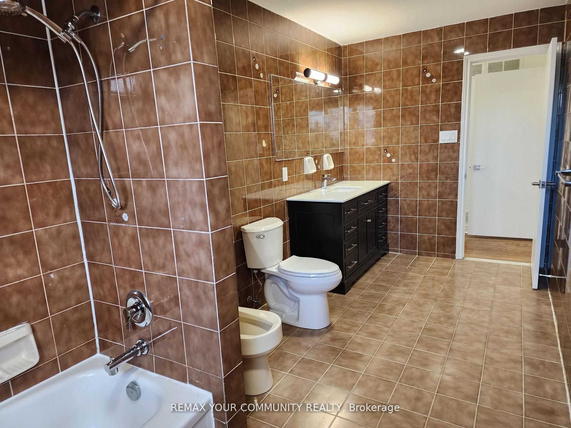 214 Pellatt Avenue Upper Property Photo 12
