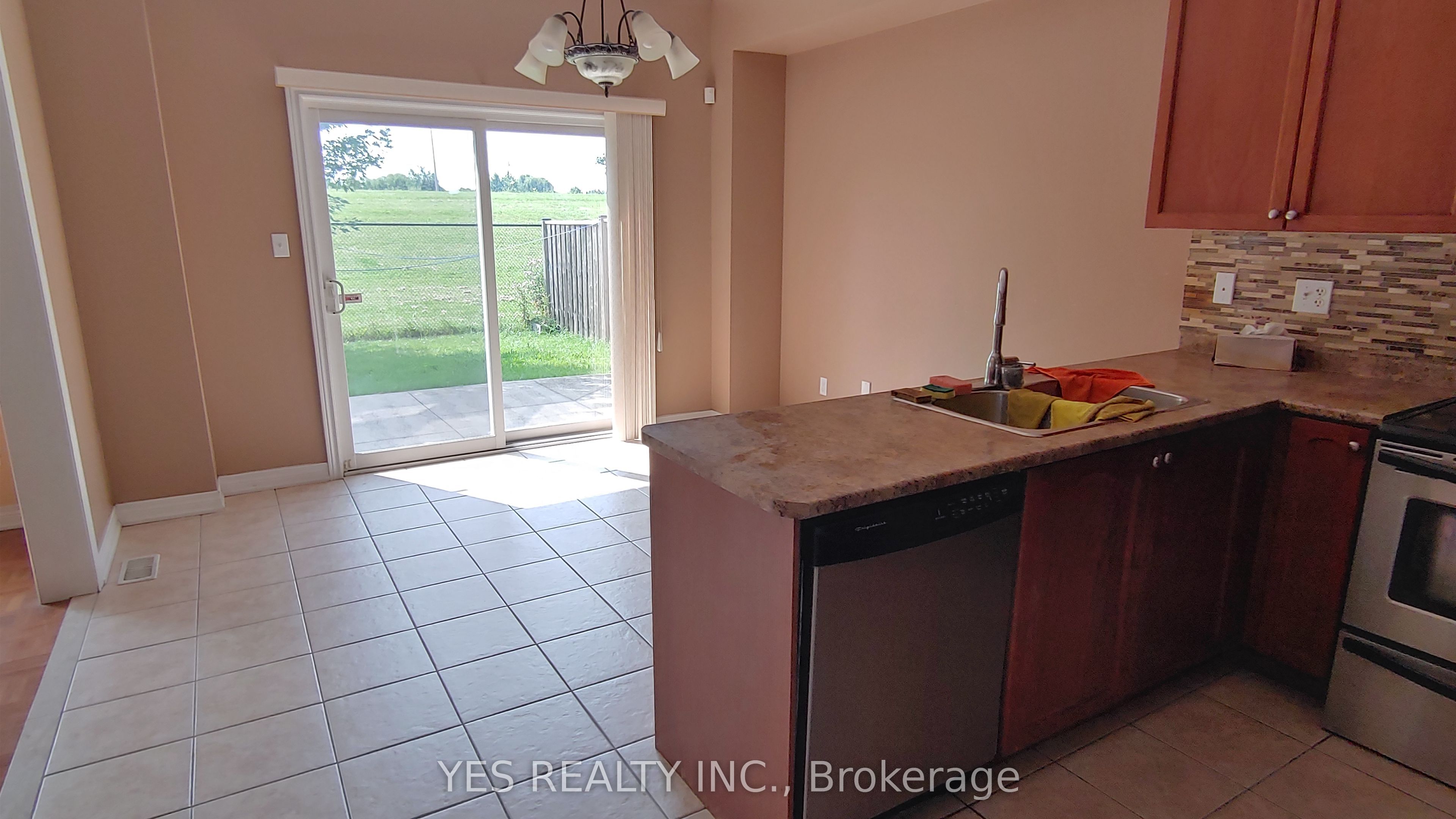 26 New Hampshire Court Property Photo 8