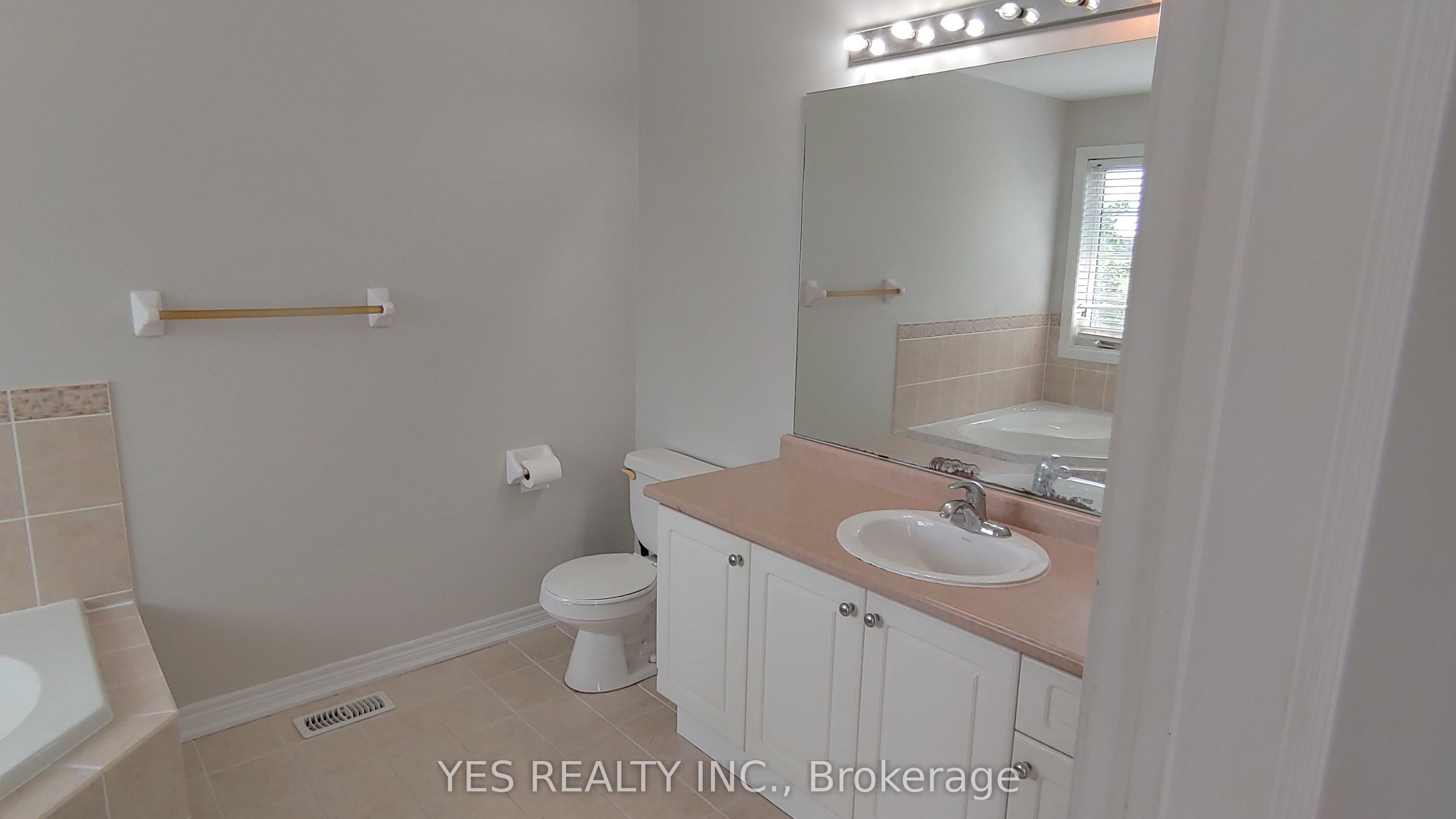 26 New Hampshire Court Property Photo 16