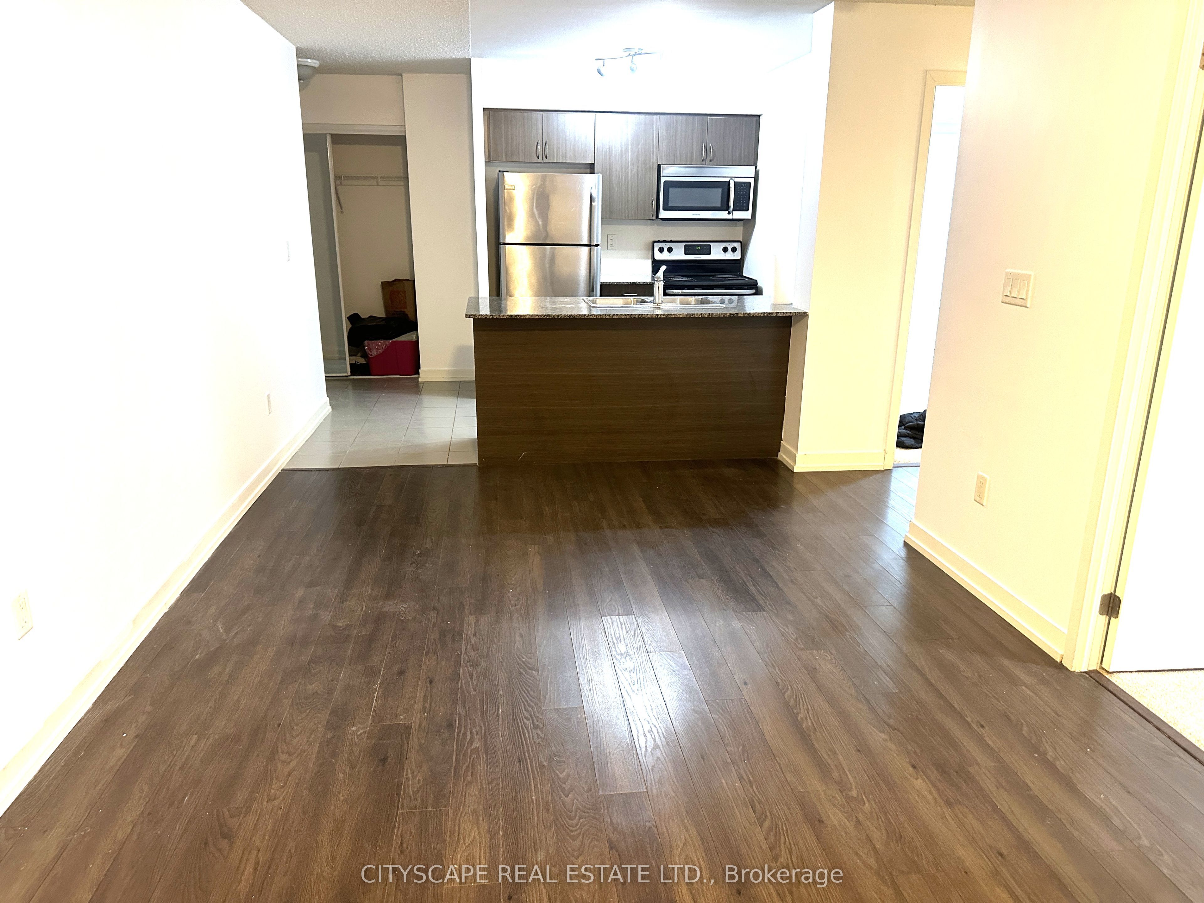 812 Lansdowne Avenue 605 Property Photo 2