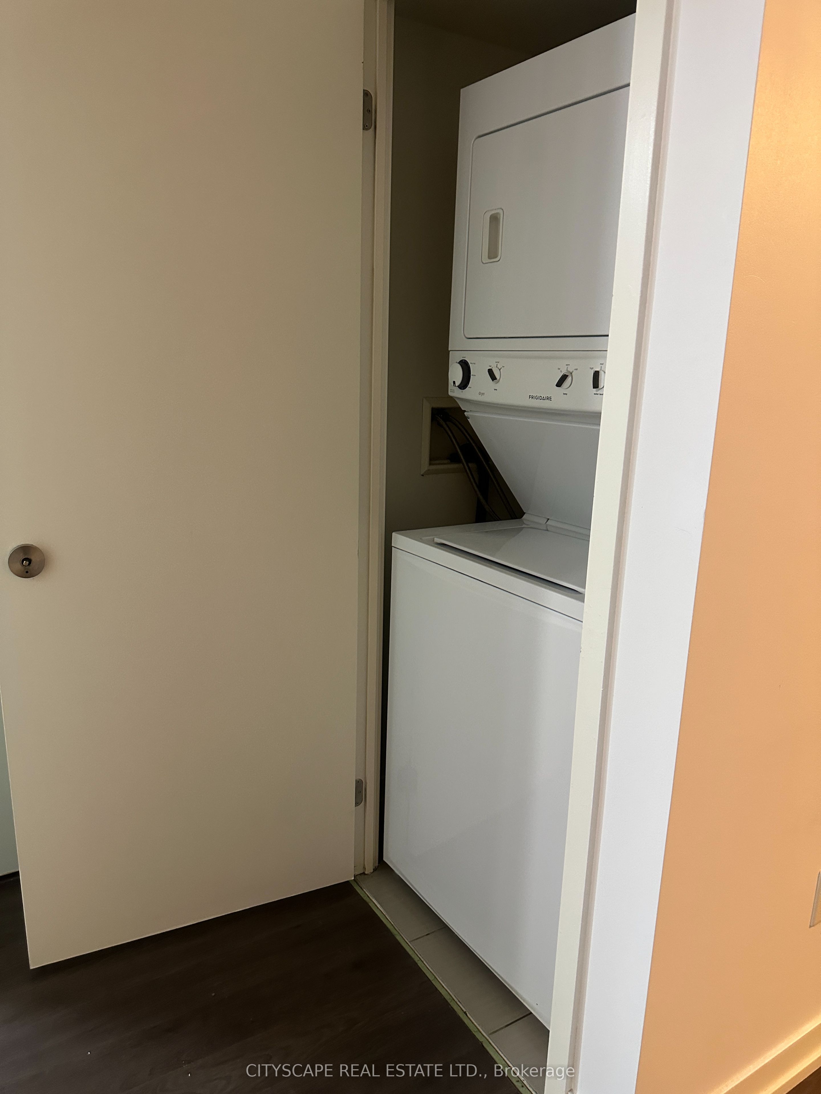 812 Lansdowne Avenue 605 Property Photo 12