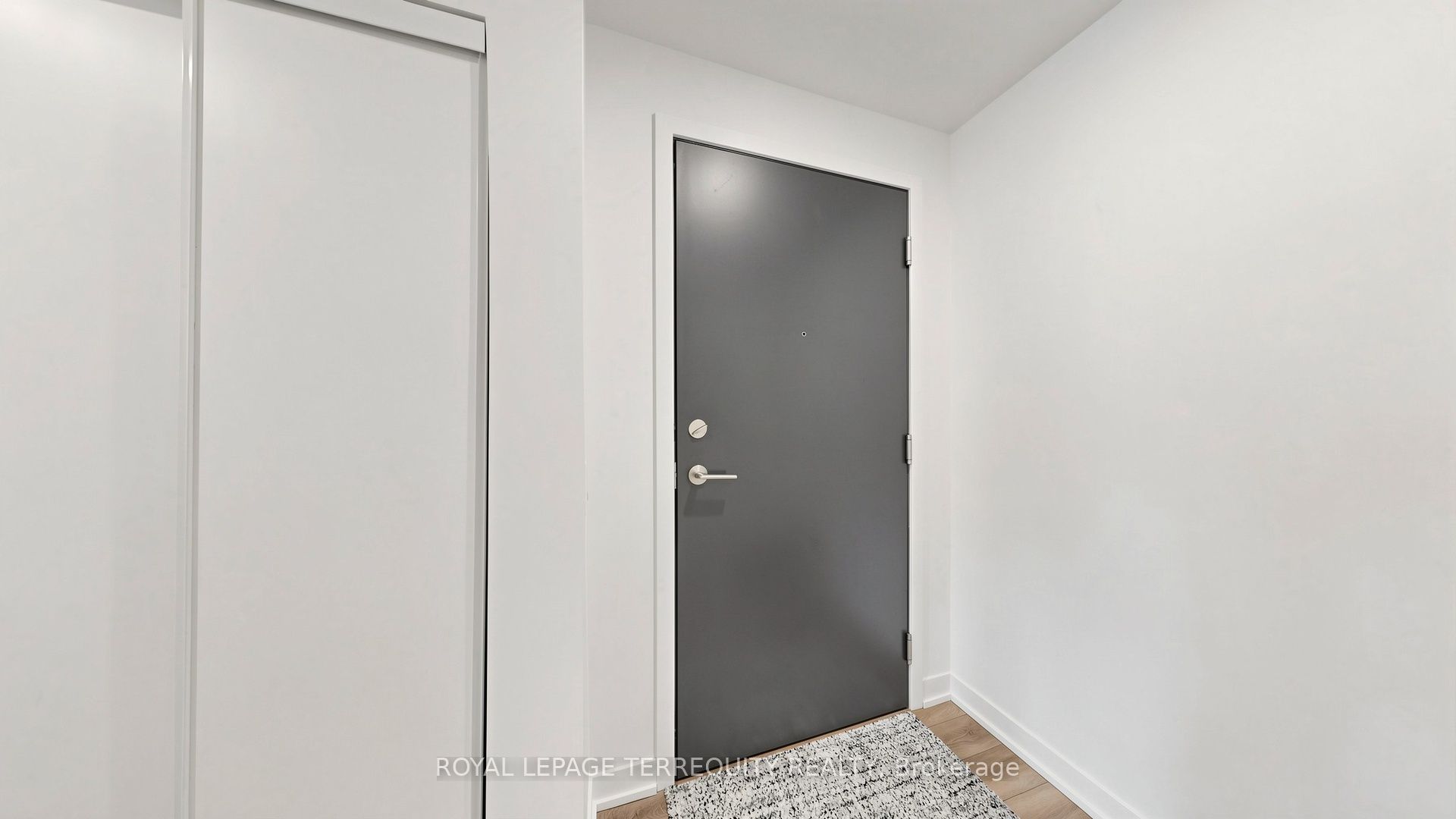 1808 St Clair Avenue W 417 Property Photo 4