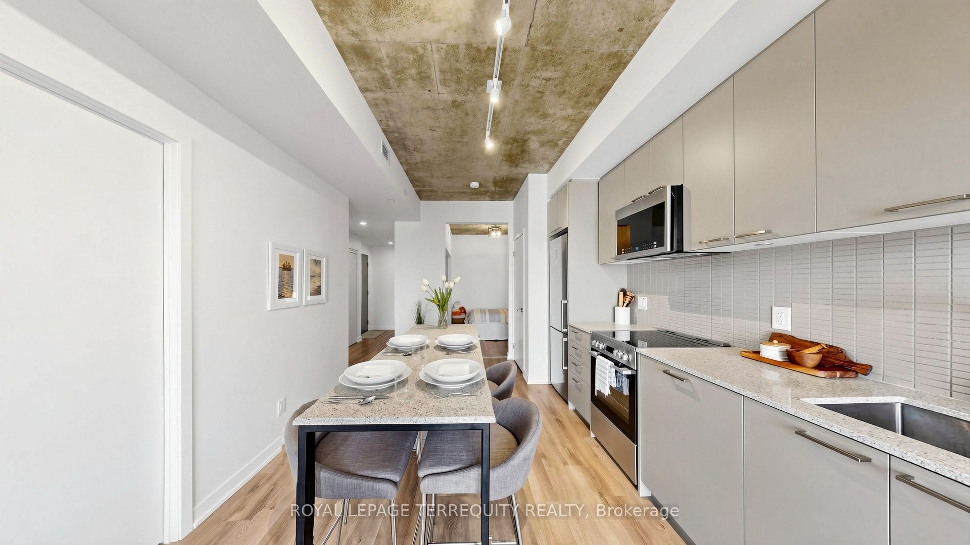 1808 St Clair Avenue W 417 Property Photo 7