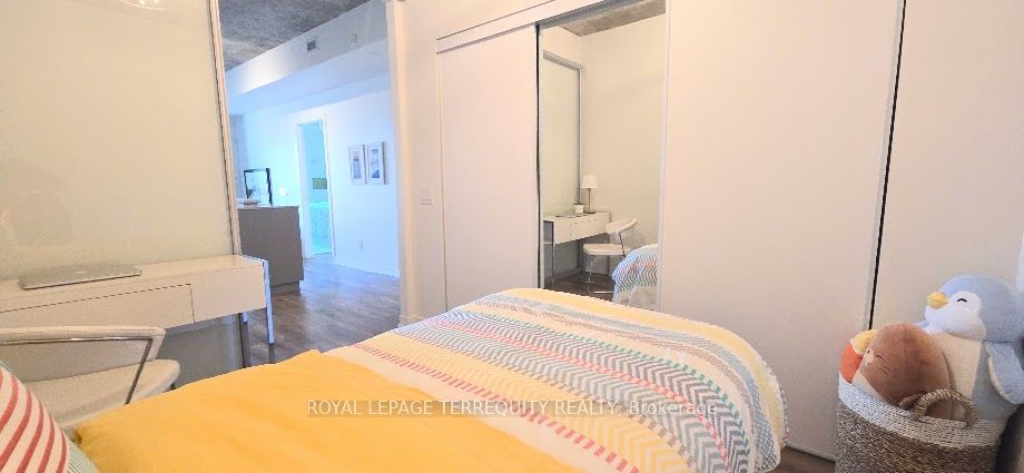 1808 St Clair Avenue W 417 Property Photo 18