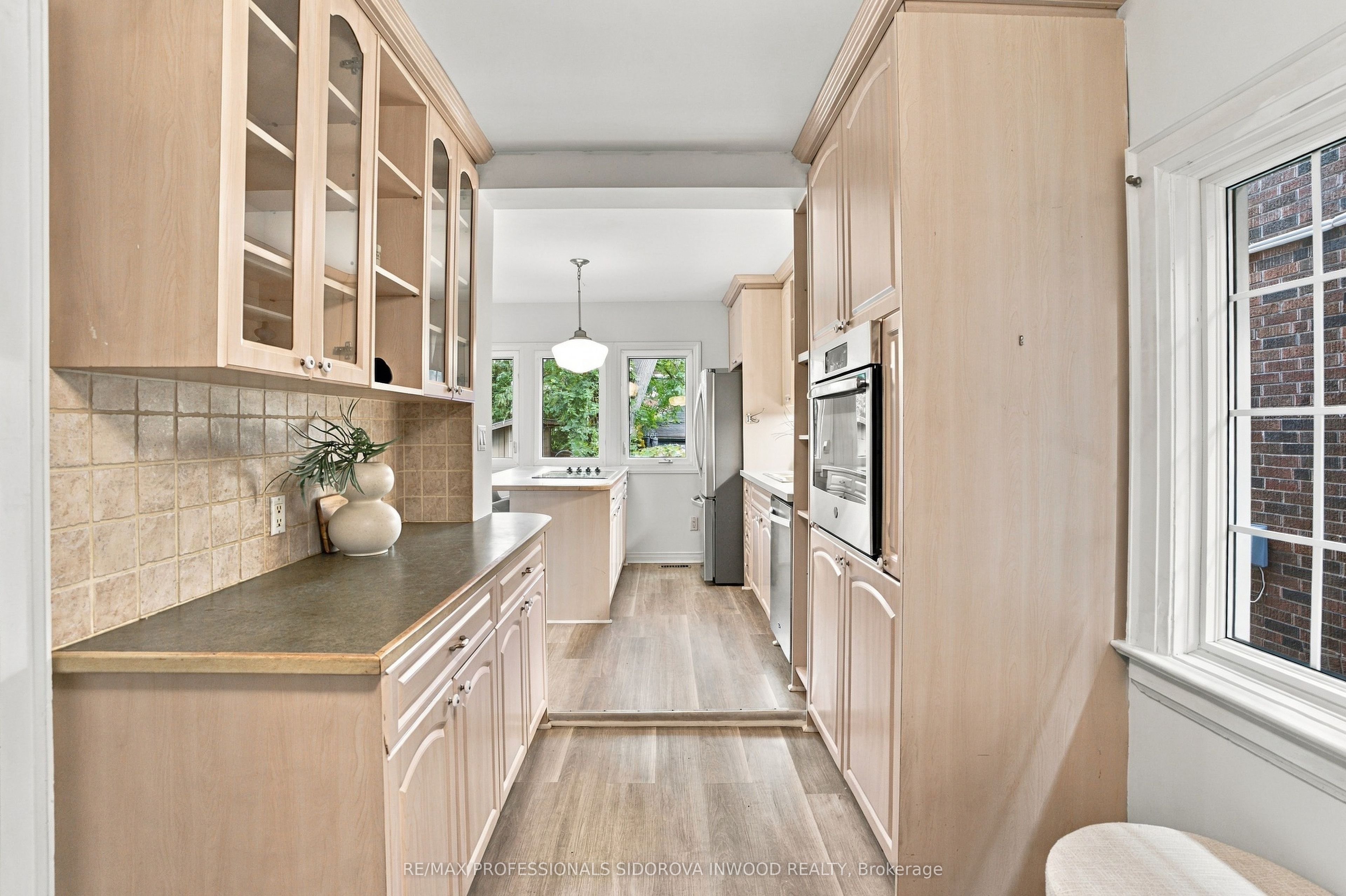 399 Armadale Avenue Property Photo 10