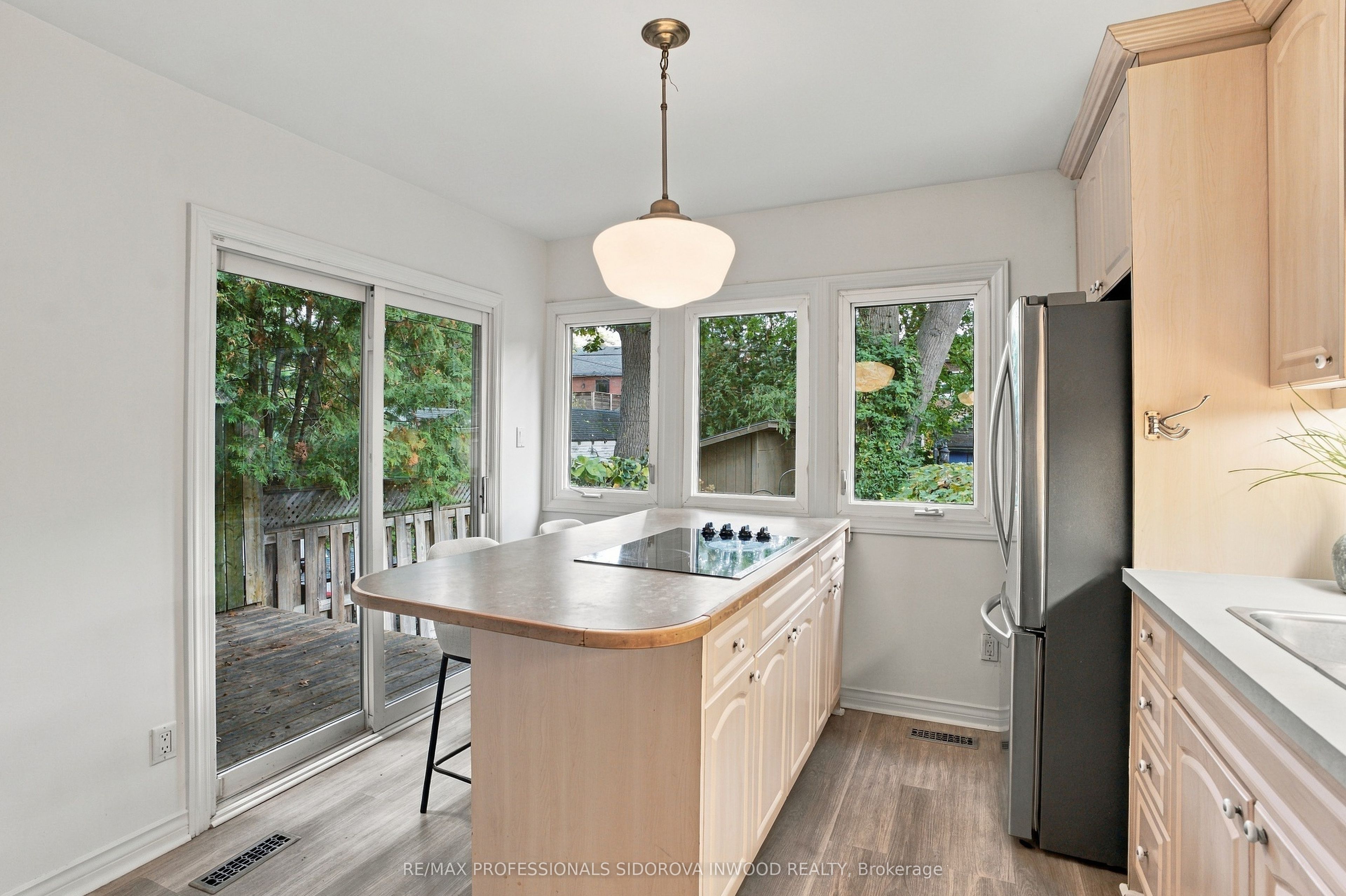 399 Armadale Avenue Property Photo 11