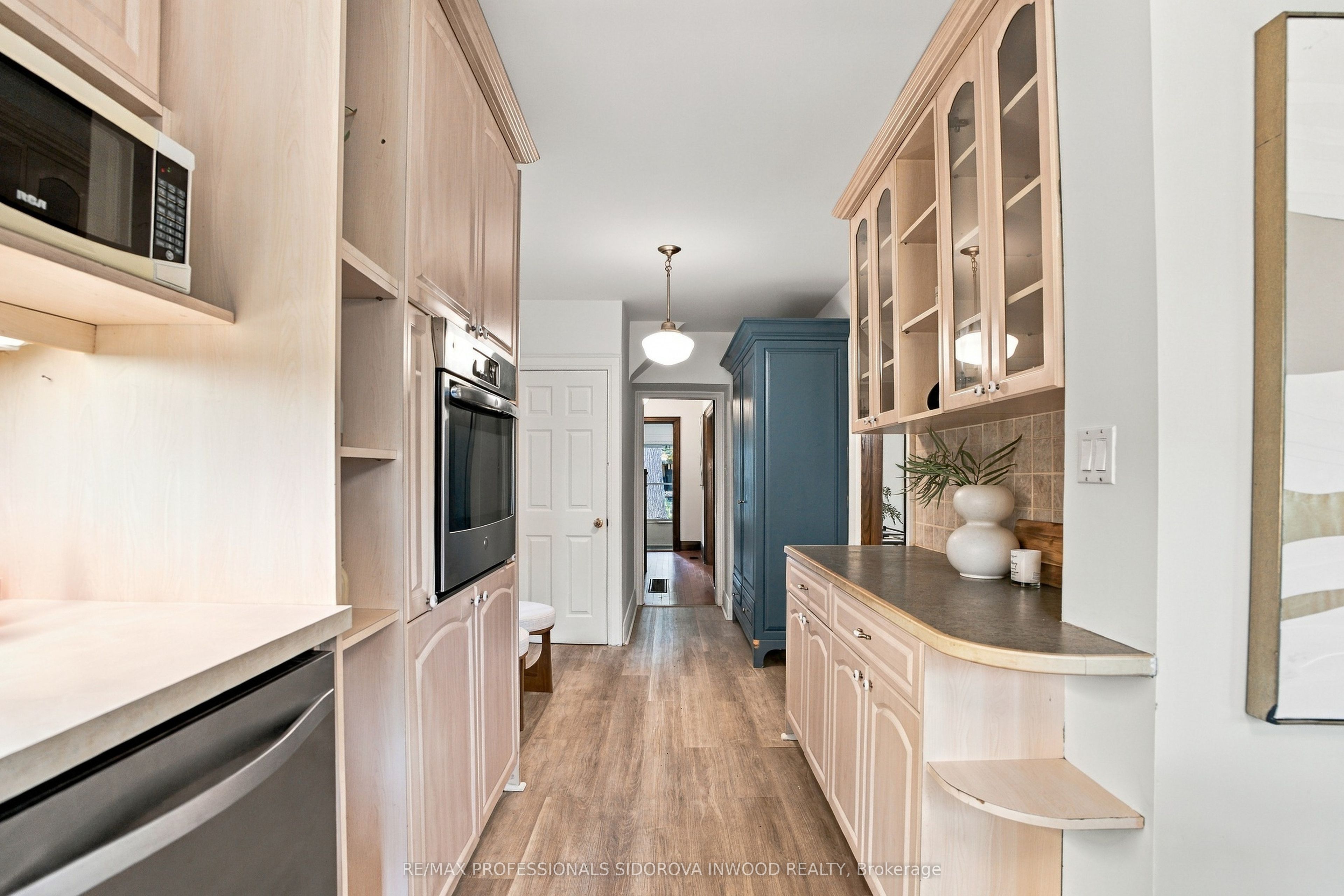 399 Armadale Avenue Property Photo 14