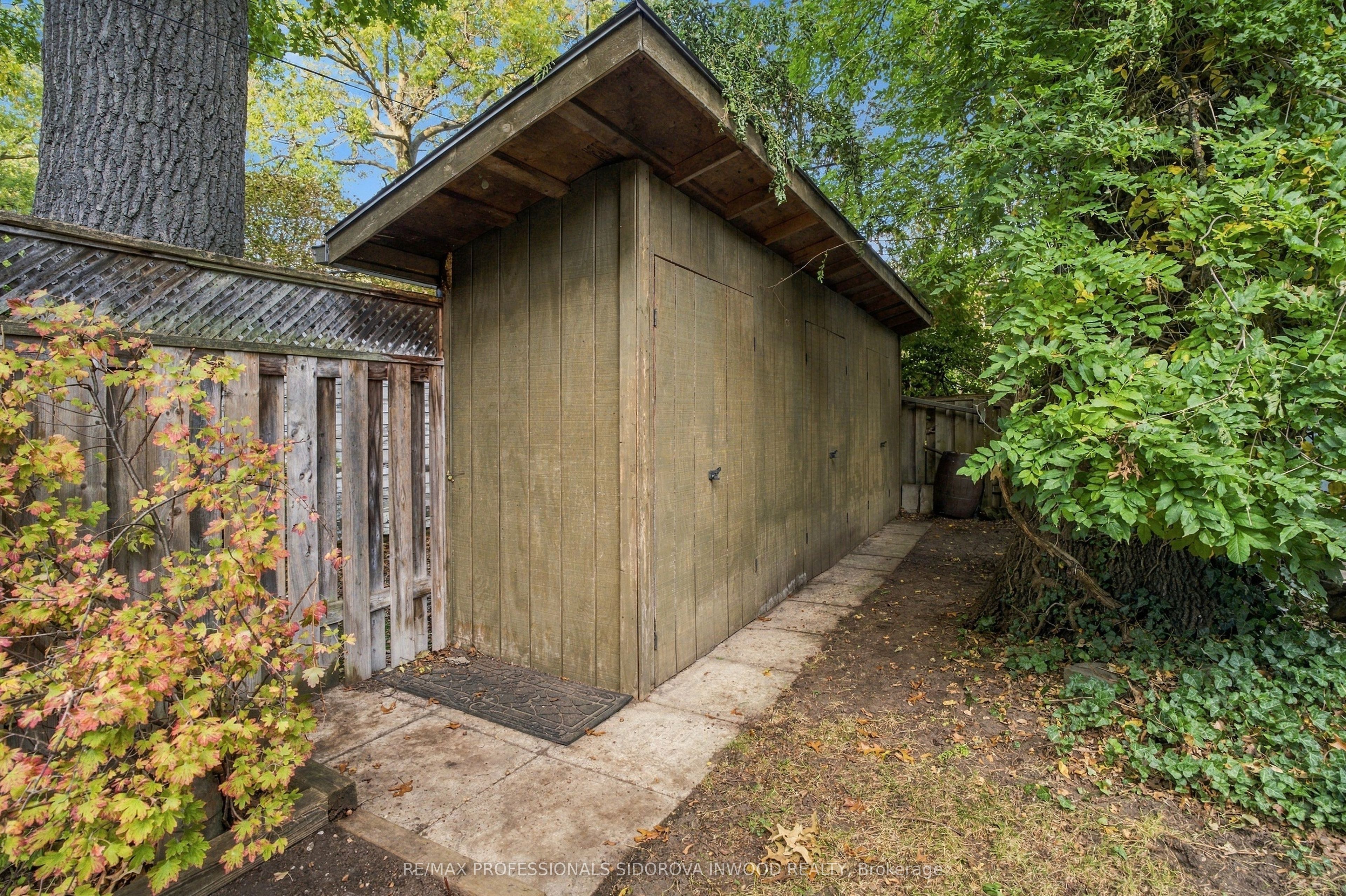 399 Armadale Avenue Property Photo 31
