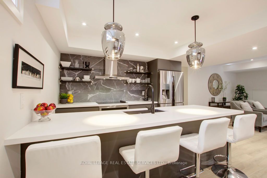 164 Maurice Drive Unit 2 Property Photo 3