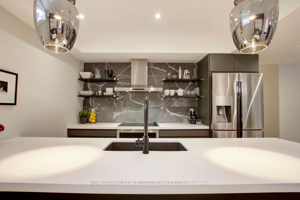 164 Maurice Drive Unit 2 Property Photo 8