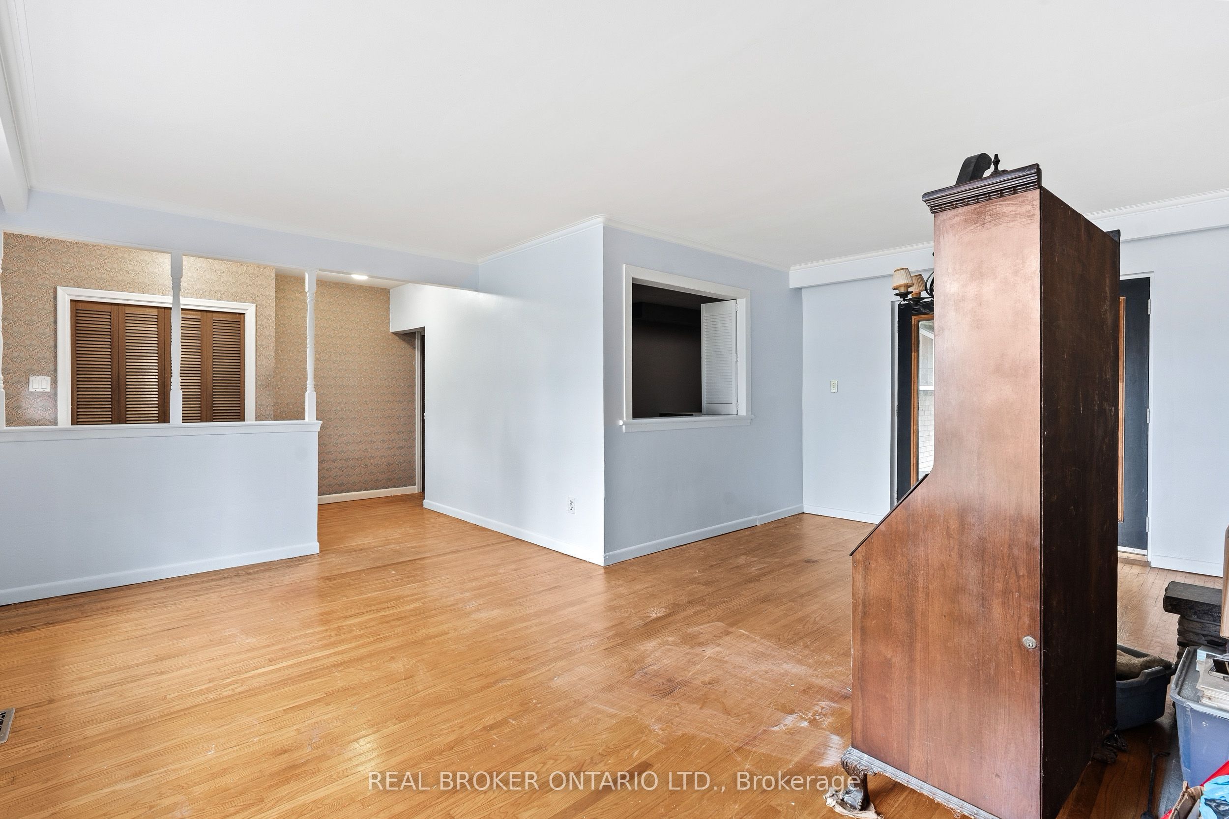 361 Rathburn Road Property Photo 3