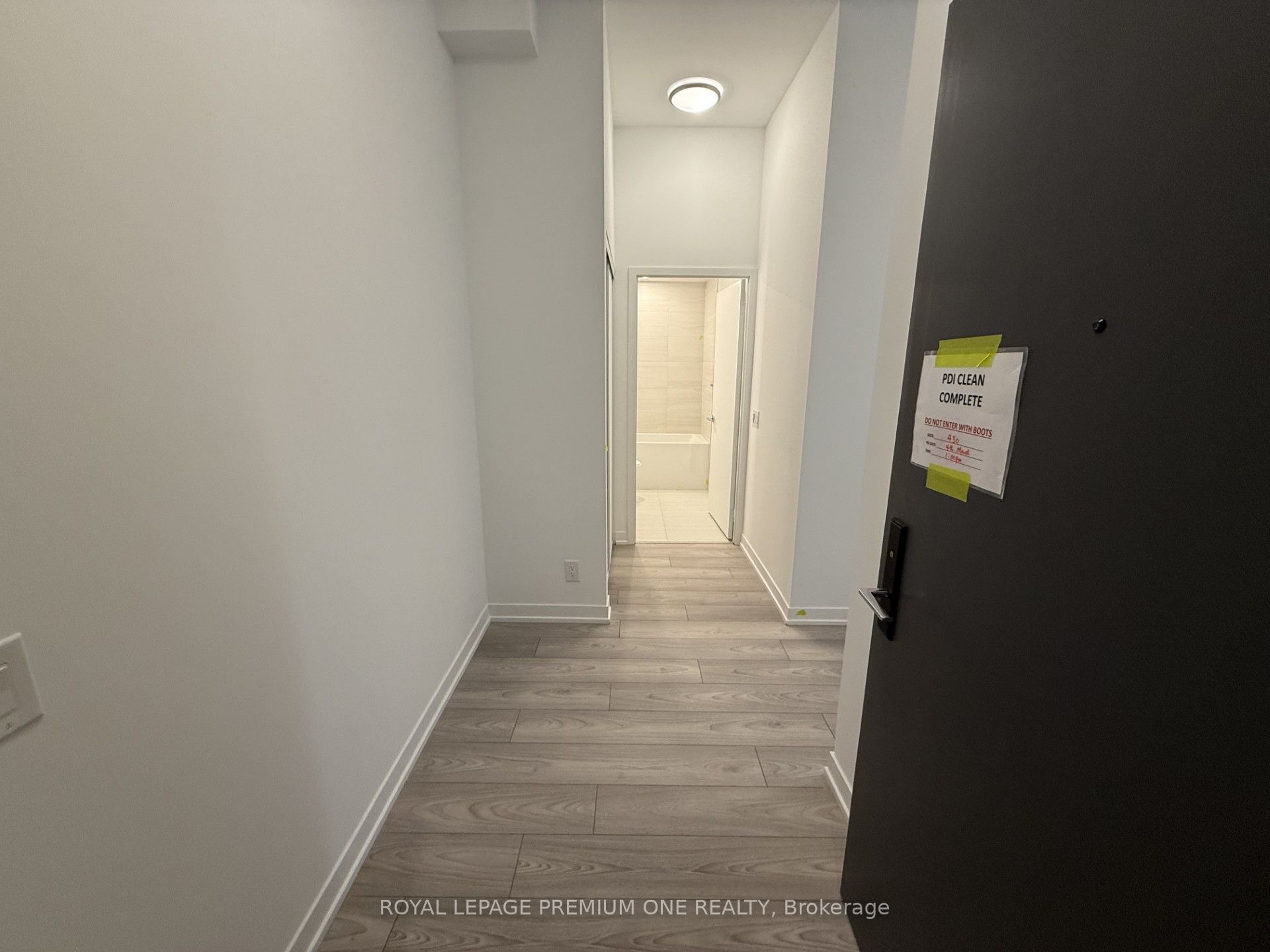 285 Dufferin Street W 430 Property Photo 4