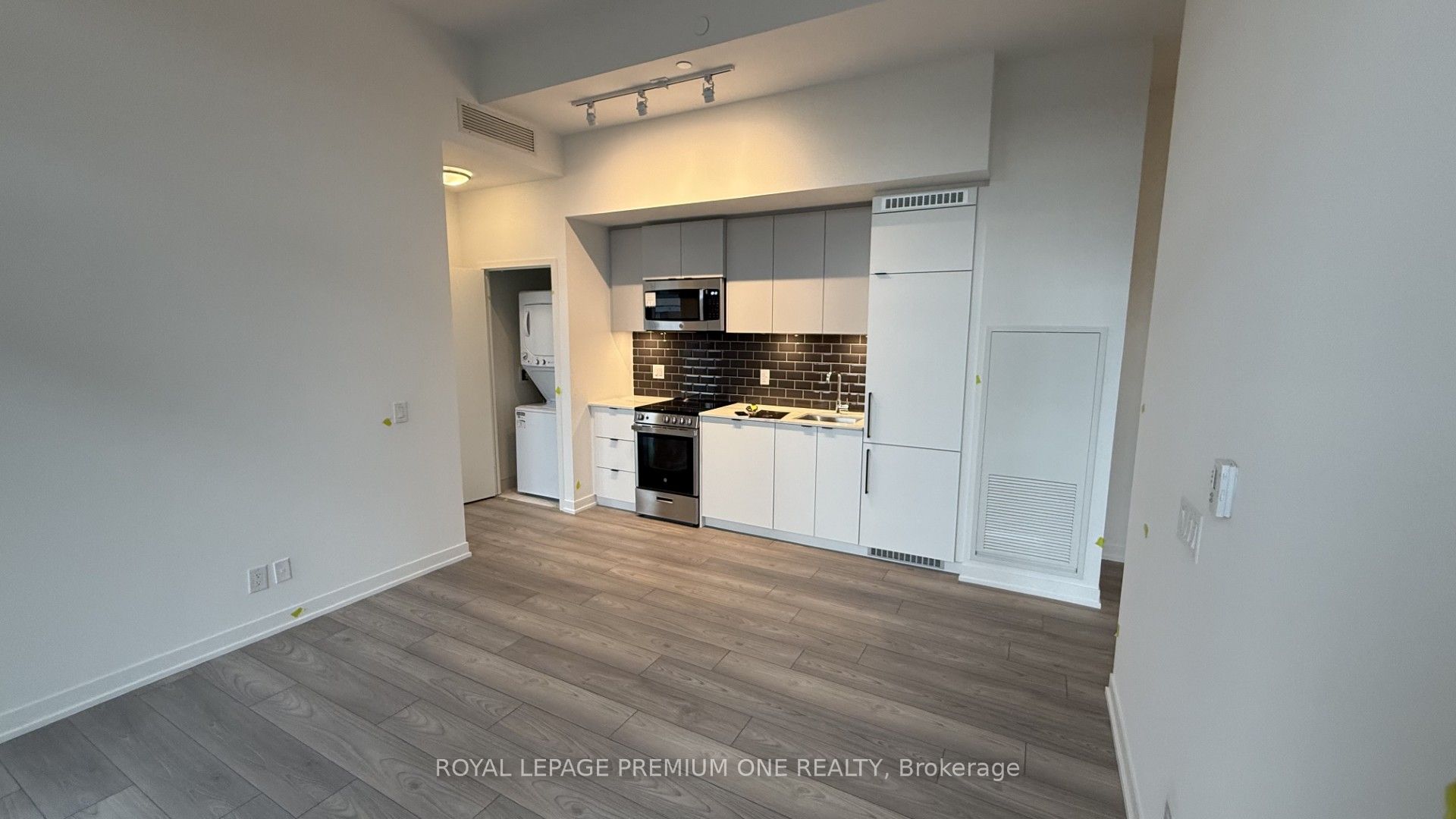 285 Dufferin Street W 430 Property Photo 5