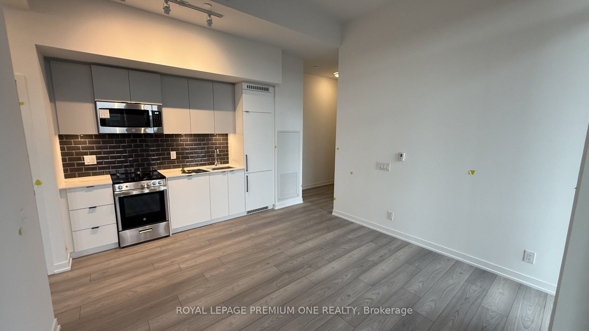 285 Dufferin Street W 430 Property Photo 6