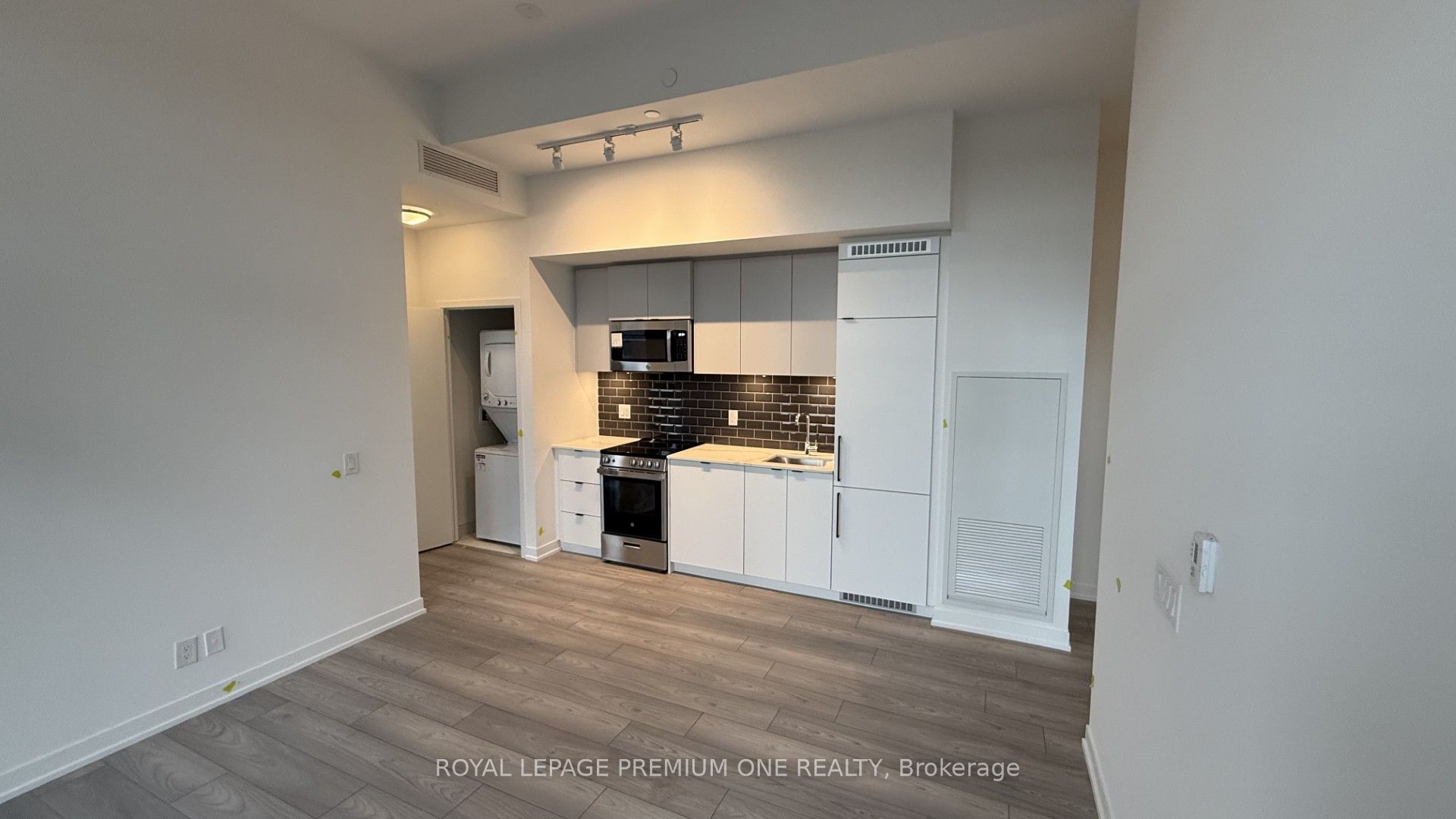 285 Dufferin Street W 430 Property Photo 8