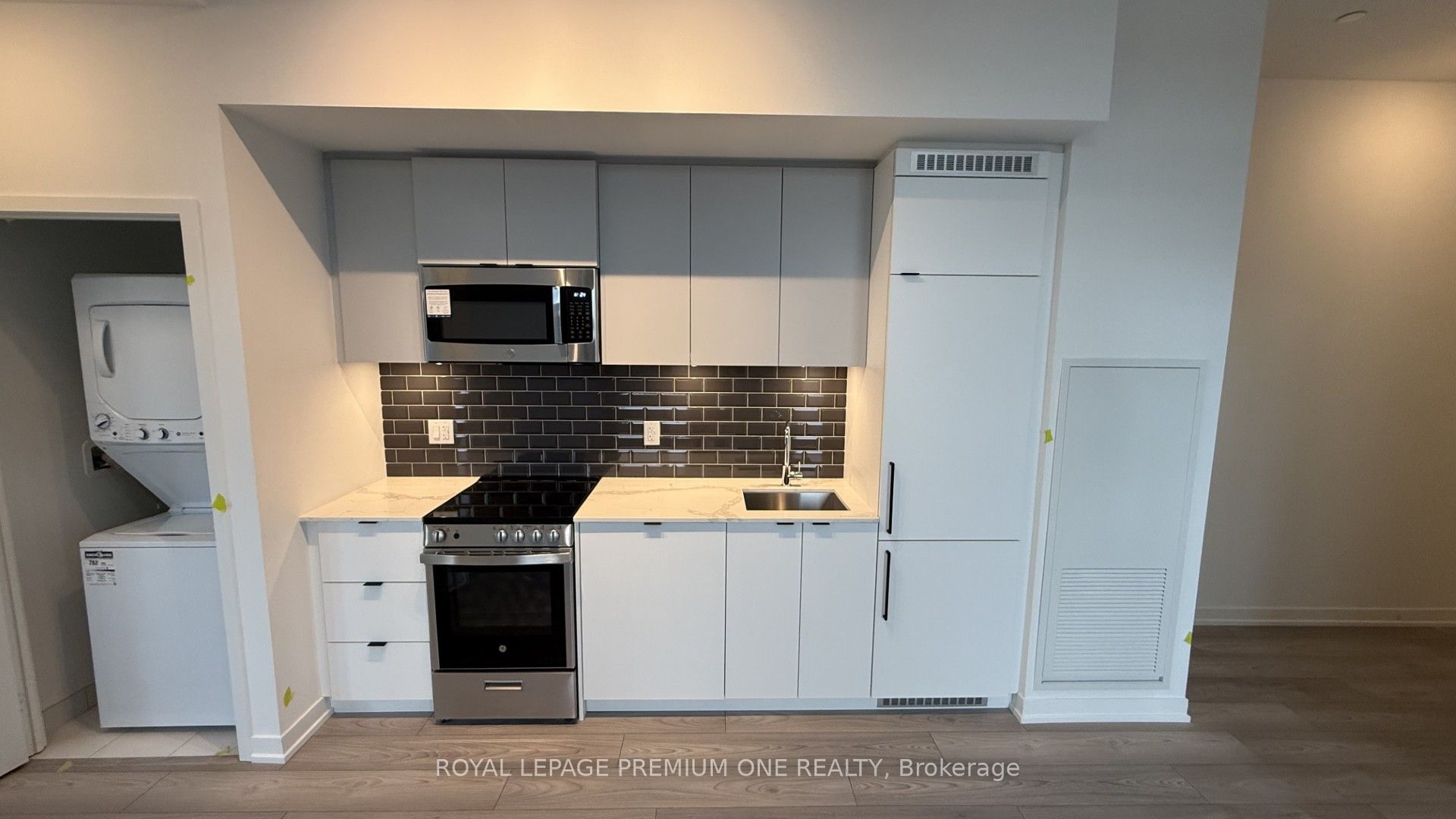 285 Dufferin Street W 430 Property Photo 9