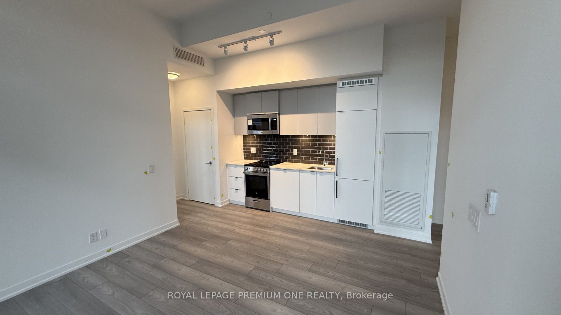285 Dufferin Street W 430 Property Photo 10