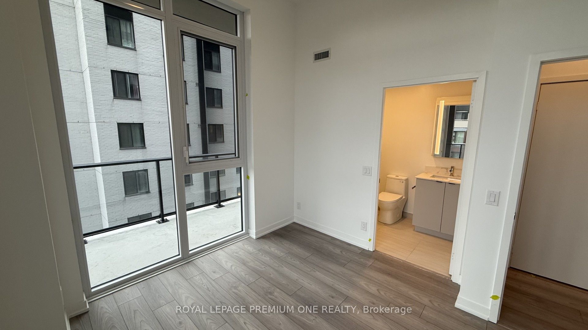 285 Dufferin Street W 430 Property Photo 22