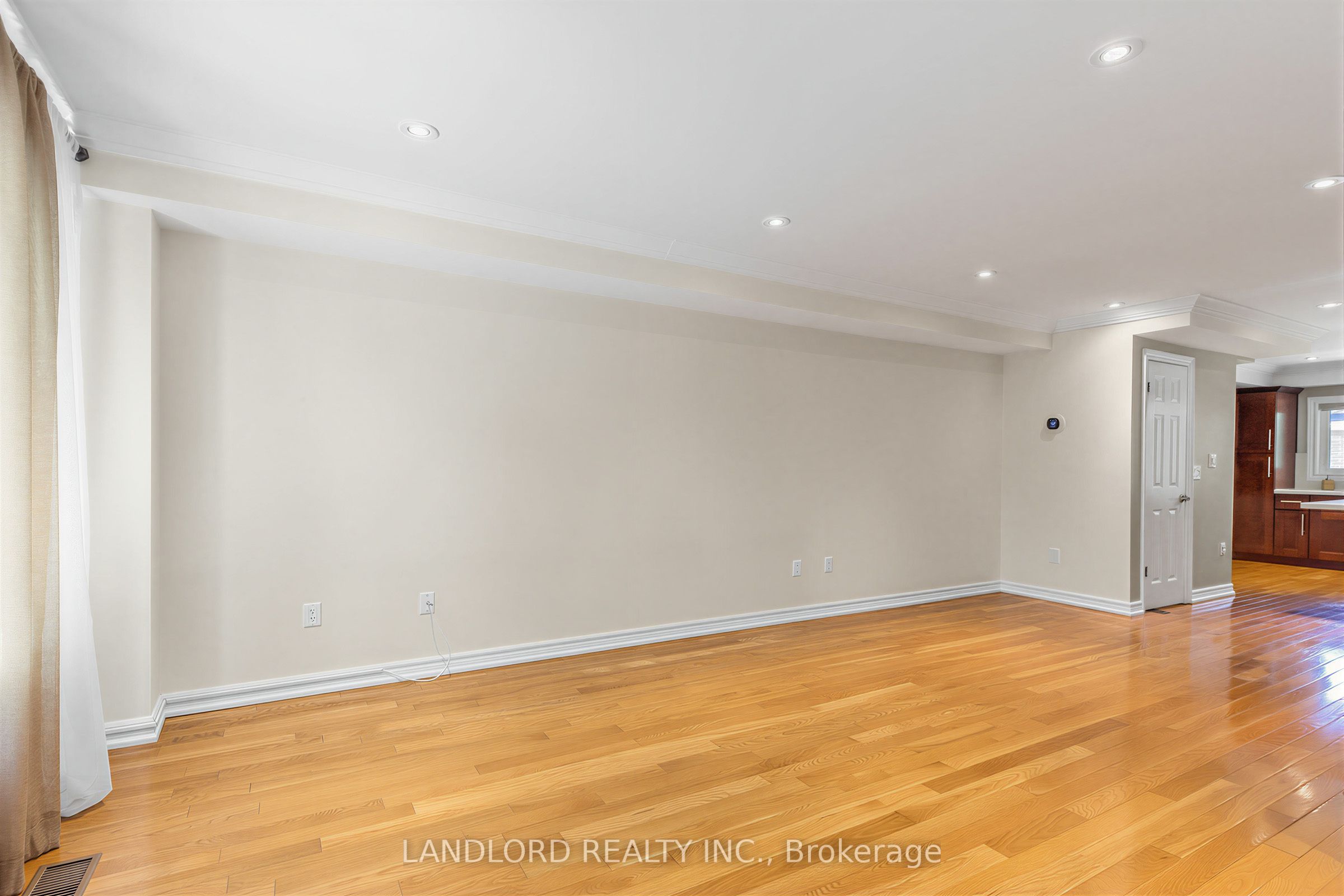37 Birdstone Crescent Property Photo 5