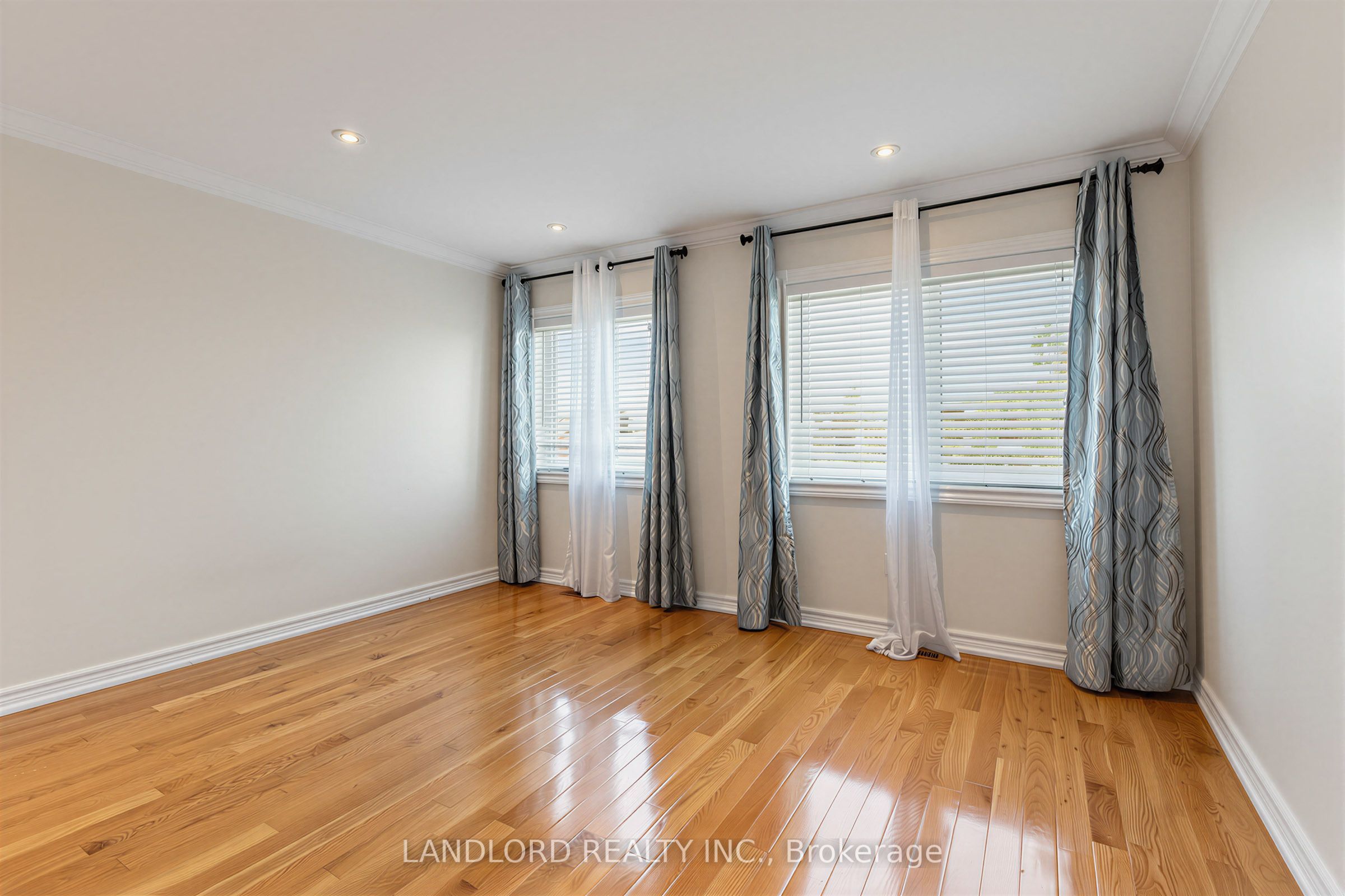 37 Birdstone Crescent Property Photo 11