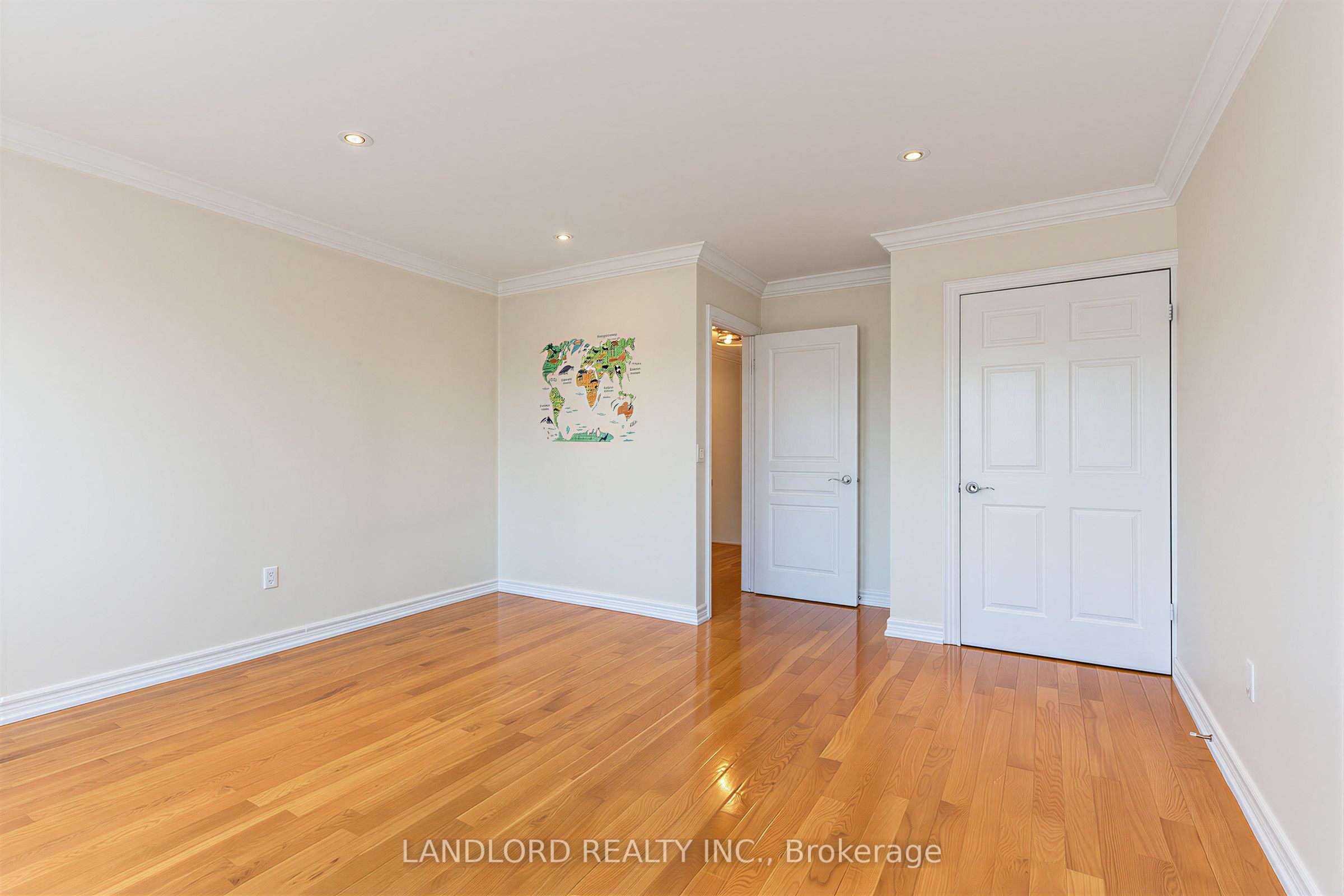 37 Birdstone Crescent Property Photo 12