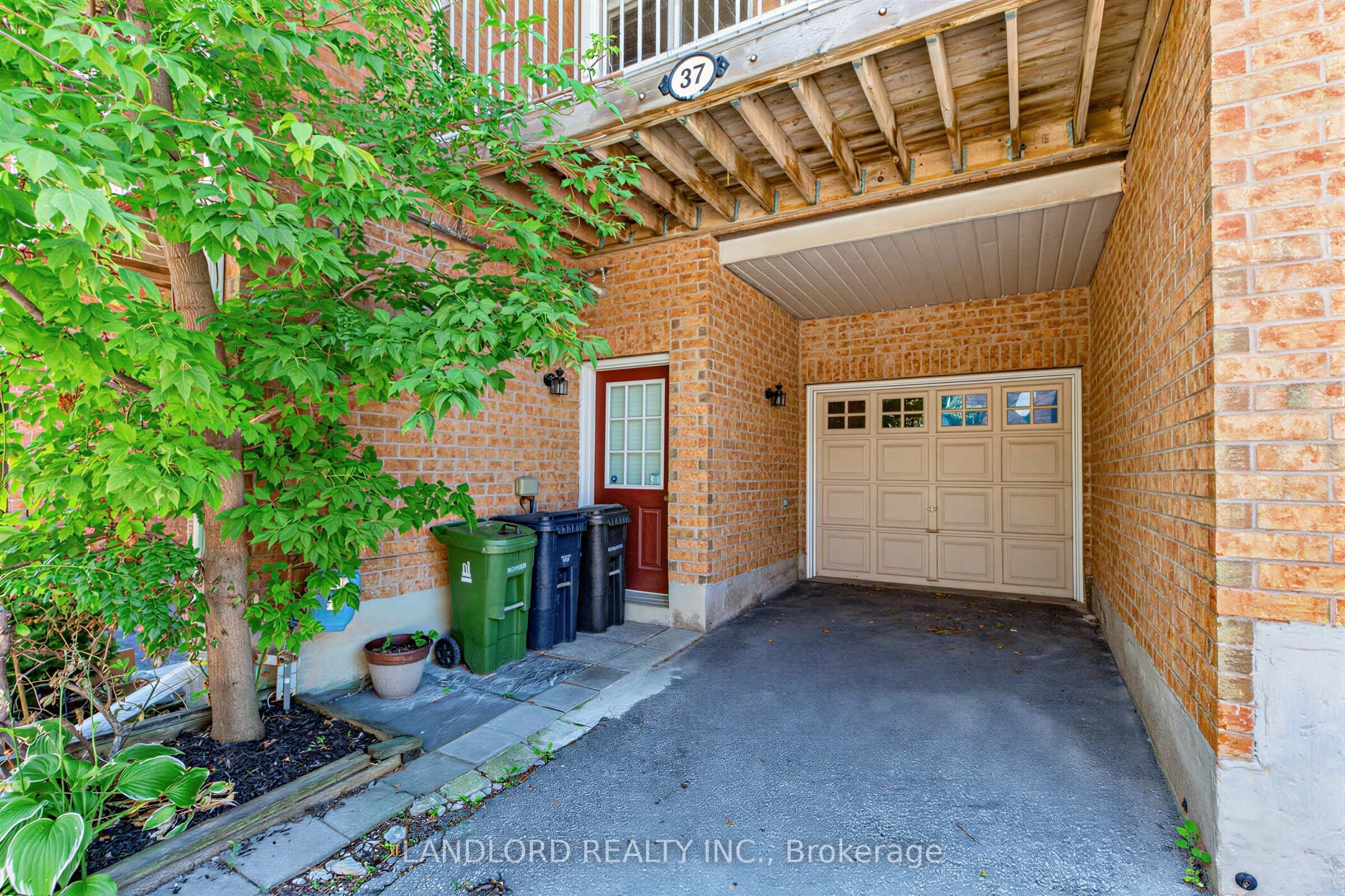37 Birdstone Crescent Property Photo 21