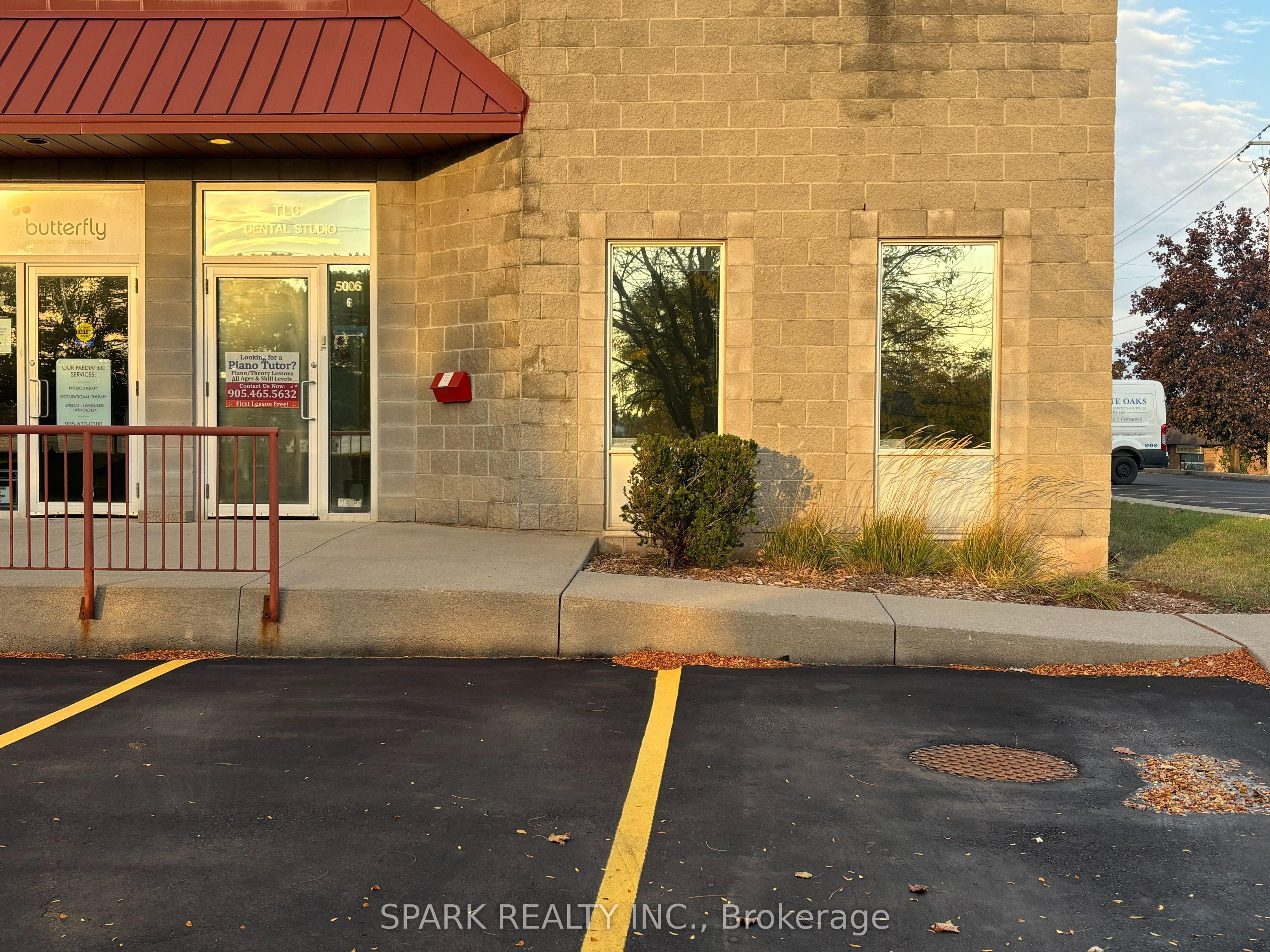 5006 South Service Road 6 Property Photo 1