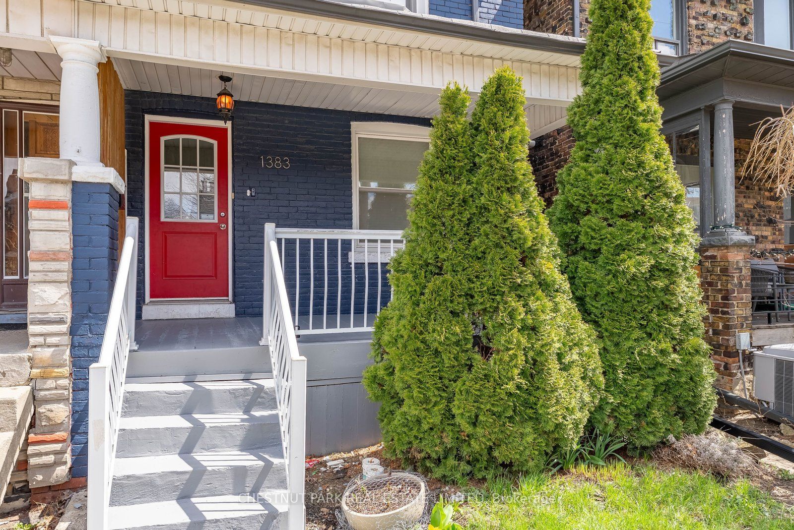 1383 Lansdowne Avenue Property Photo 2