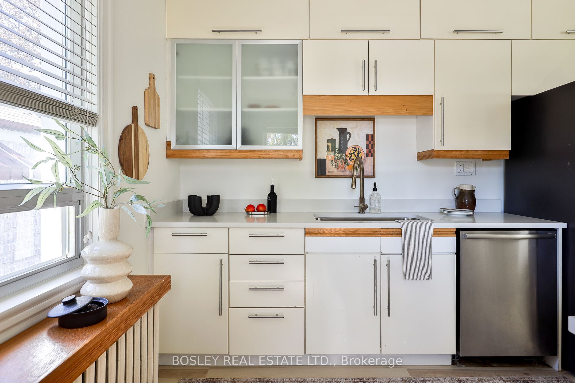 16 Delroy Drive Property Photo 4