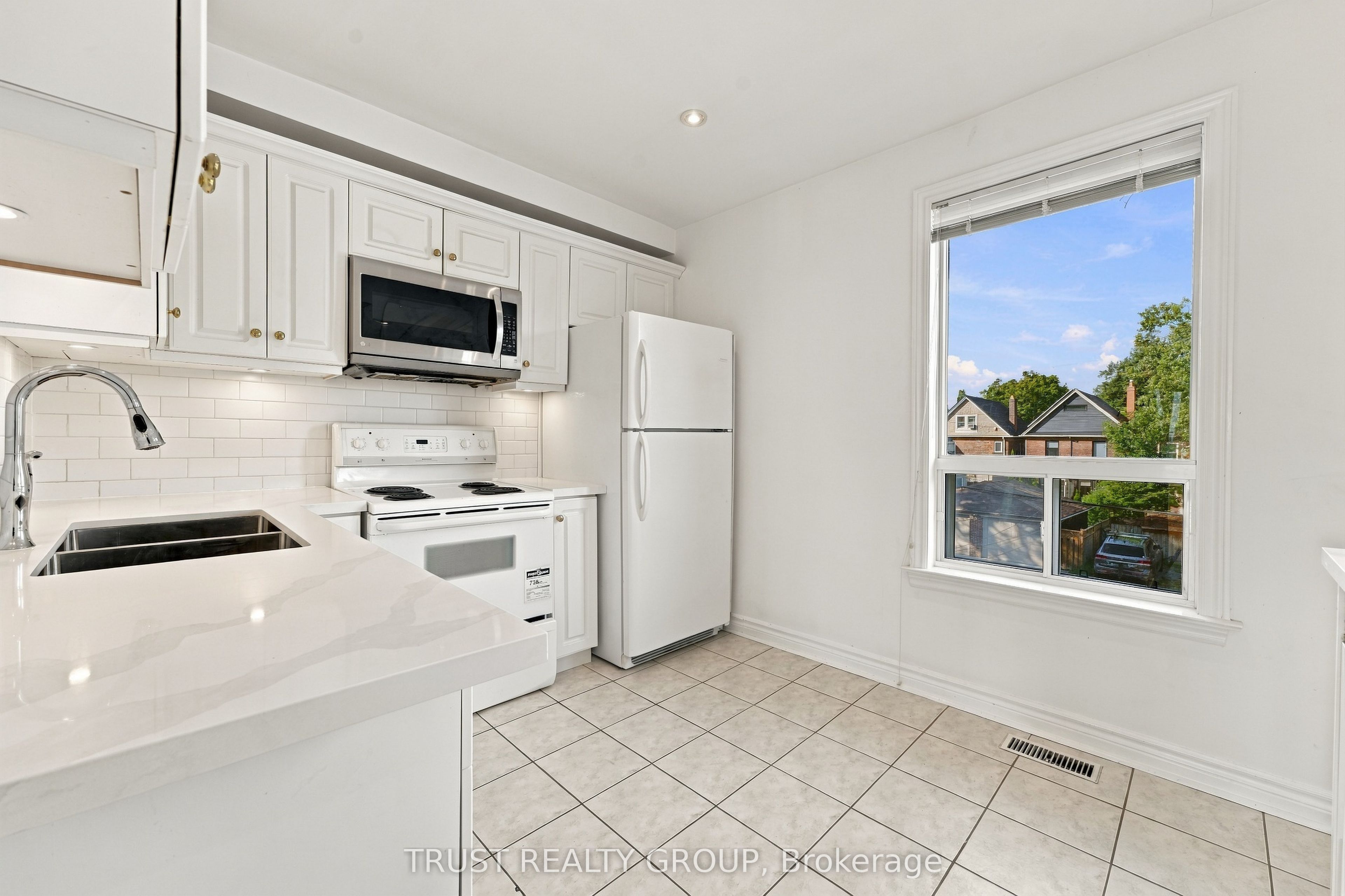2279 Dundas Street W 2nd & 3rd Floor Property Photo 5